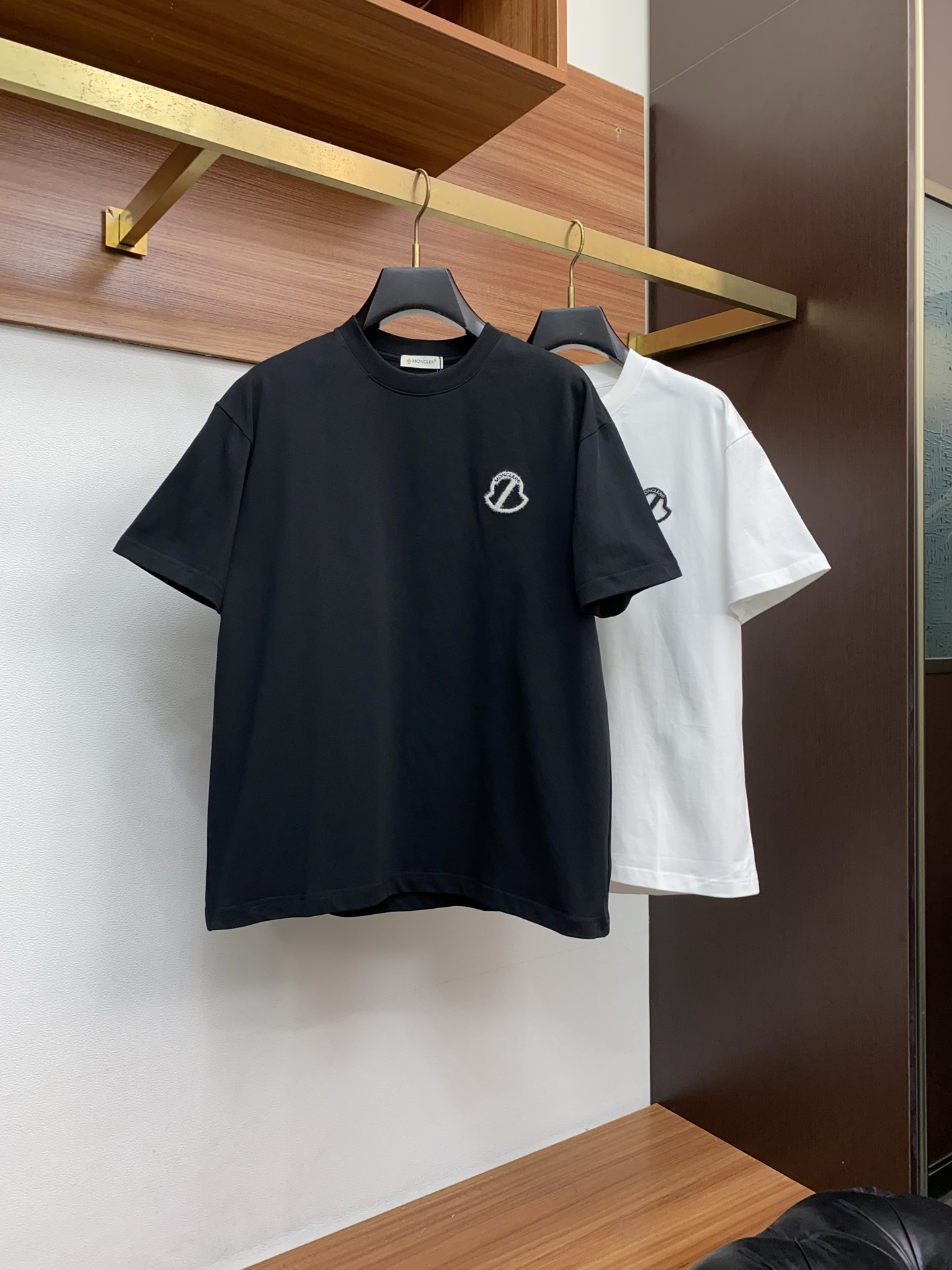 。🩵 蒙口 26SS春夏新款 纯棉质圆领短袖 男士基础款纯白专柜短袖T恤衫！贸易公司渠道稀出，同步官网发