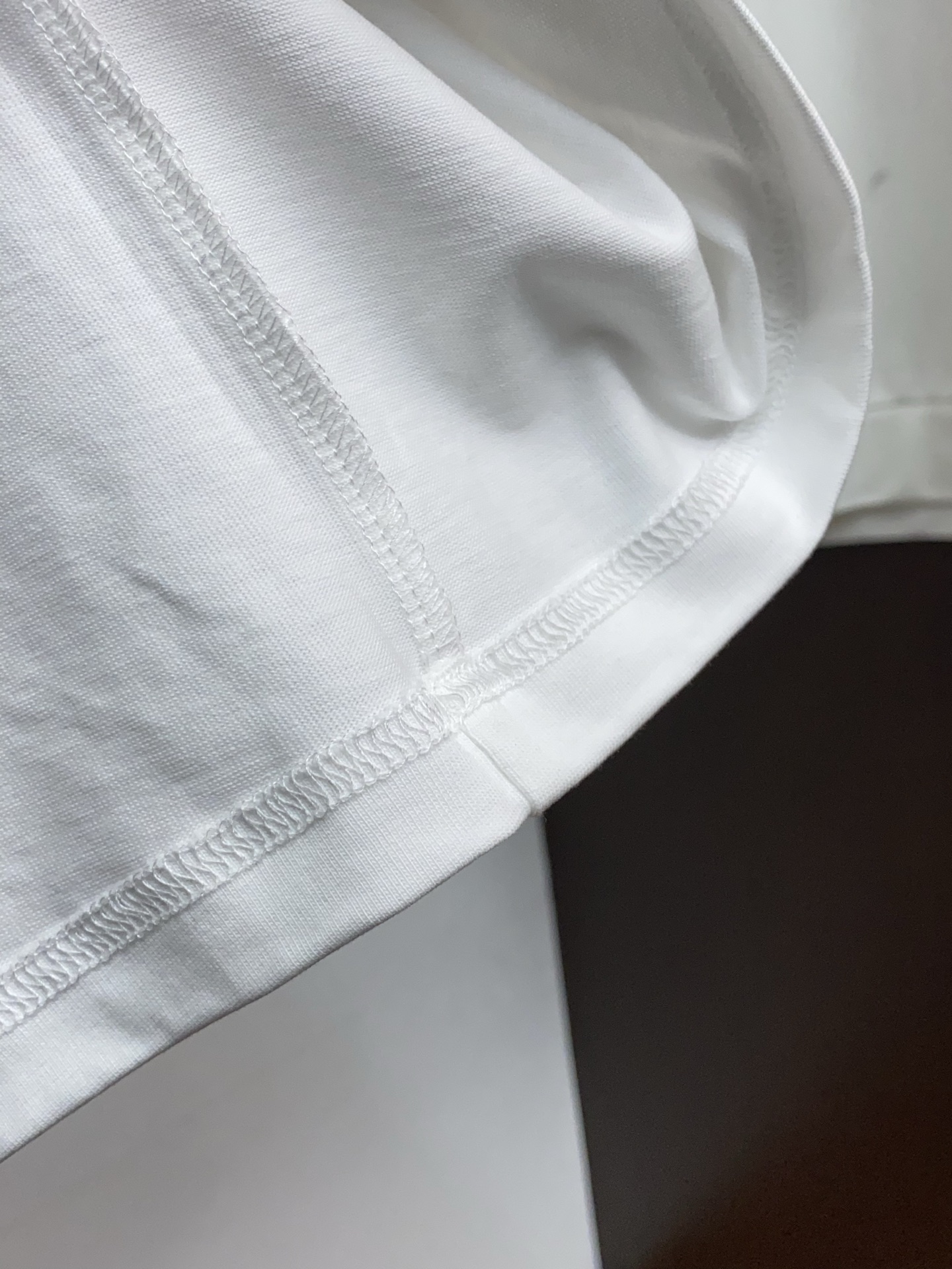 。🩵1v 路易威登 26SS春夏新款 纯棉质圆领短袖 男士基础款纯白专柜短袖T恤衫！贸易公司渠道稀出，同