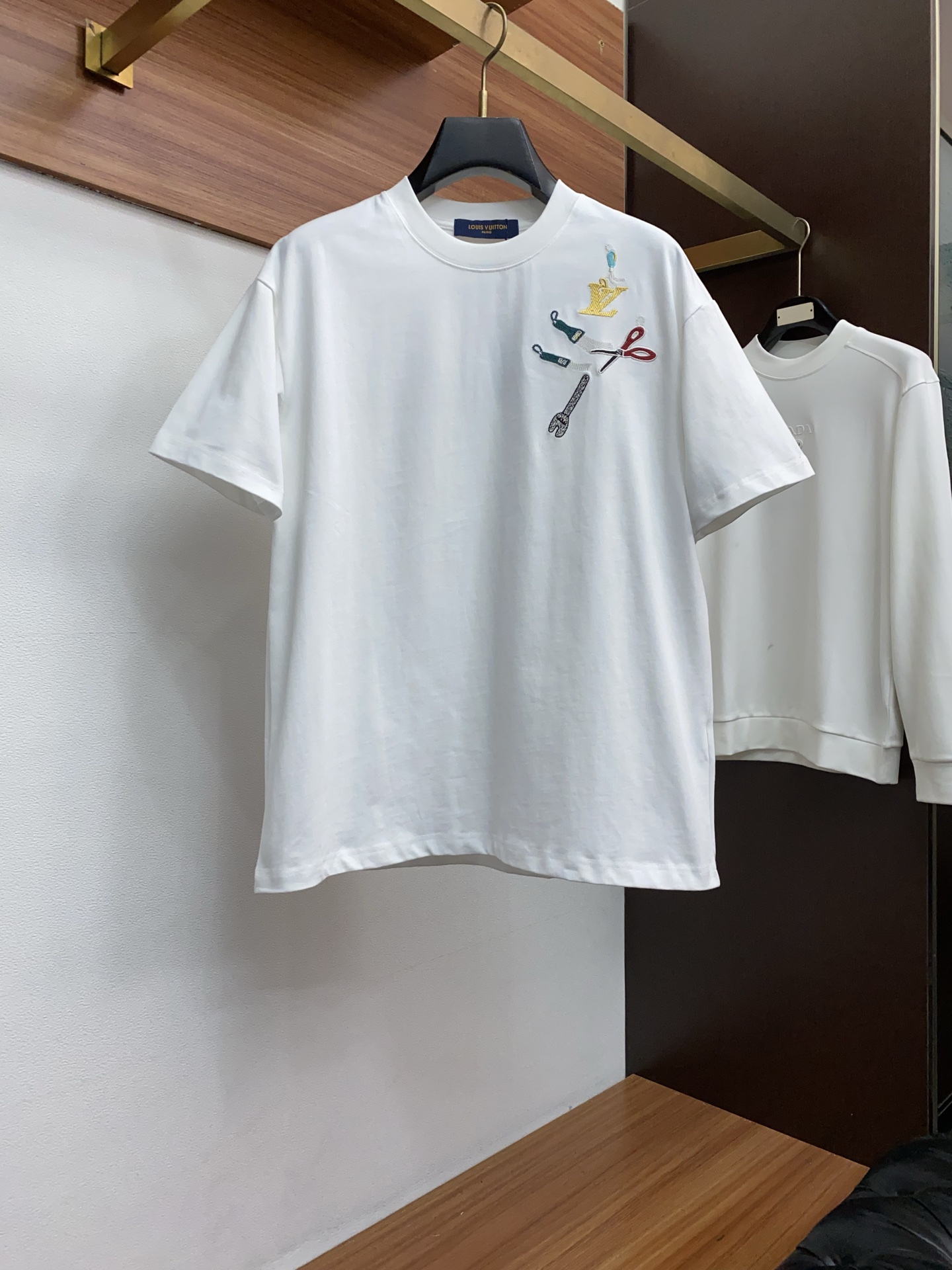 。🩵1v 路易威登 26SS春夏新款 纯棉质圆领短袖 男士基础款纯白专柜短袖T恤衫！贸易公司渠道稀出，同