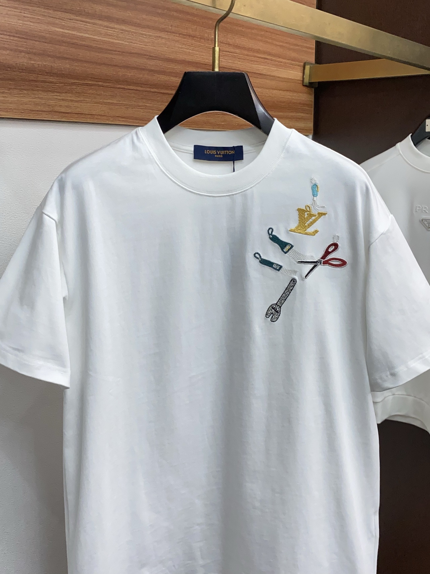 。🩵1v 路易威登 26SS春夏新款 纯棉质圆领短袖 男士基础款纯白专柜短袖T恤衫！贸易公司渠道稀出，同