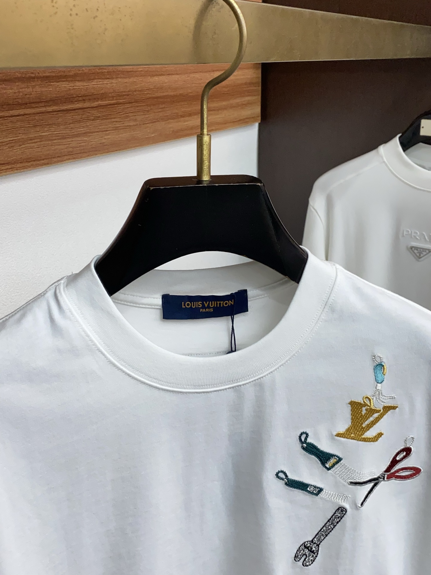 。🩵1v 路易威登 26SS春夏新款 纯棉质圆领短袖 男士基础款纯白专柜短袖T恤衫！贸易公司渠道稀出，同
