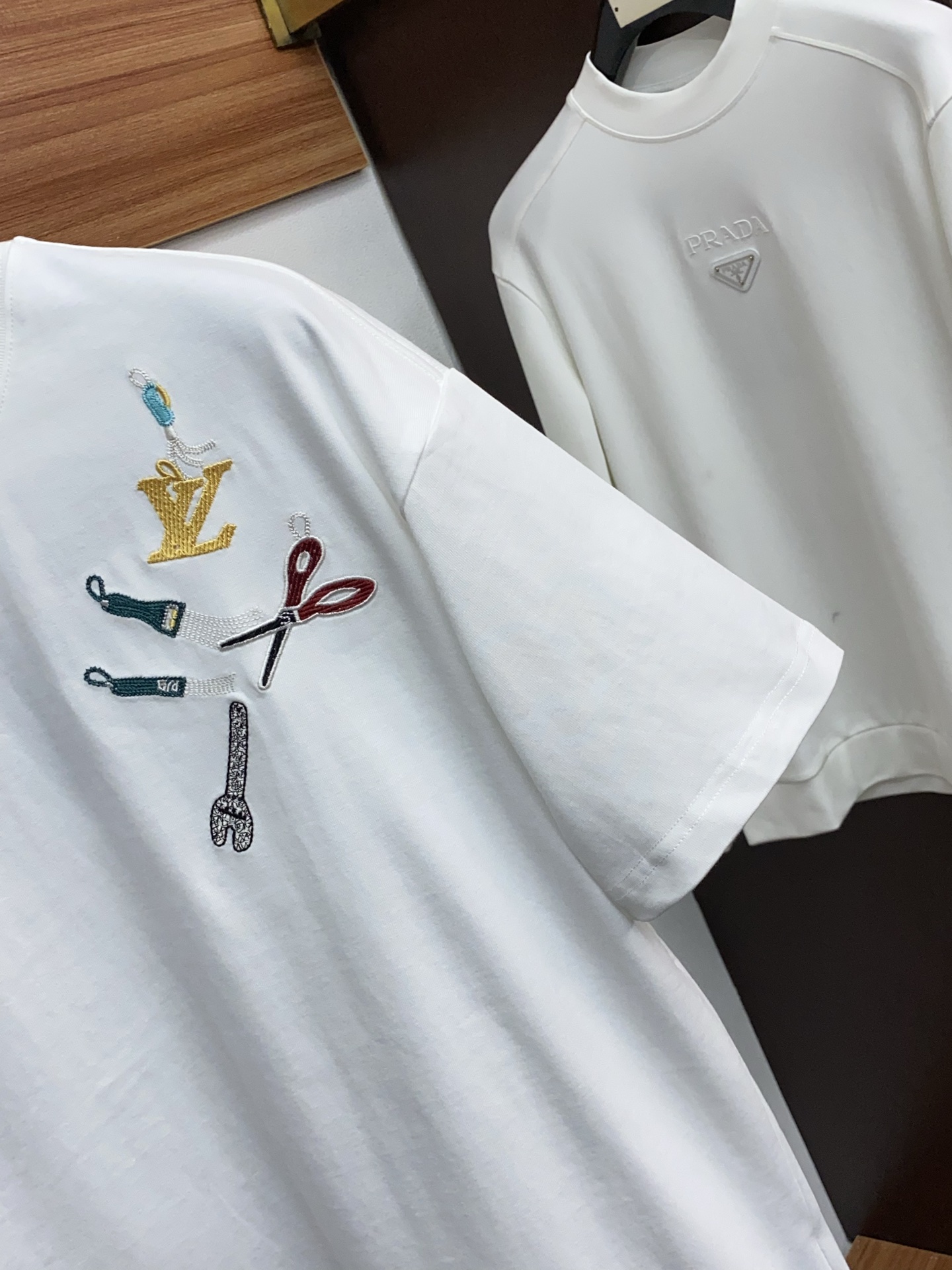 。🩵1v 路易威登 26SS春夏新款 纯棉质圆领短袖 男士基础款纯白专柜短袖T恤衫！贸易公司渠道稀出，同