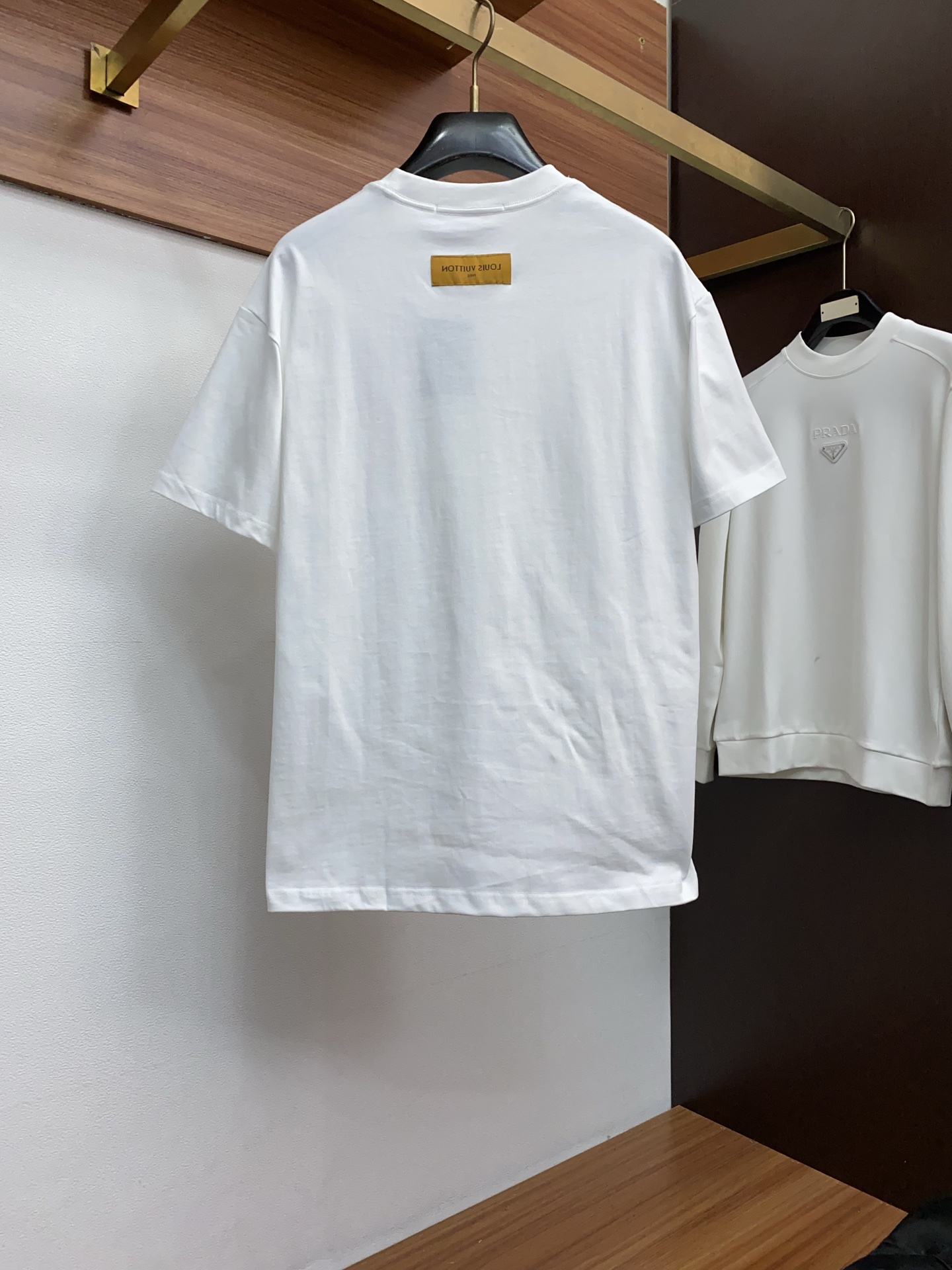 。🩵1v 路易威登 26SS春夏新款 纯棉质圆领短袖 男士基础款纯白专柜短袖T恤衫！贸易公司渠道稀出，同