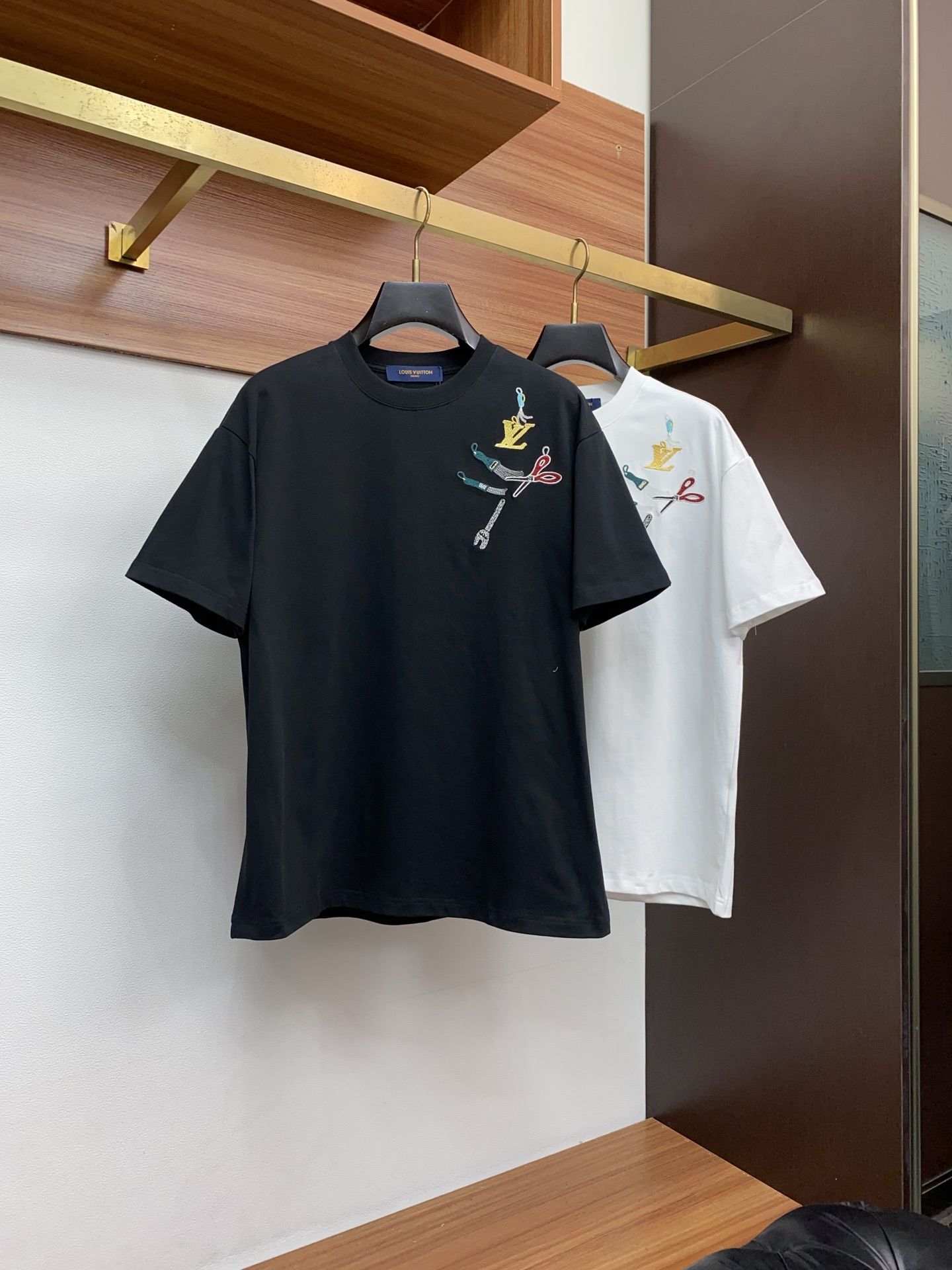 。🩵1v路易威登 26SS春夏新款 纯棉质圆领短袖 男士基础款纯白专柜短袖T恤衫！贸易公司渠道稀出，同步
