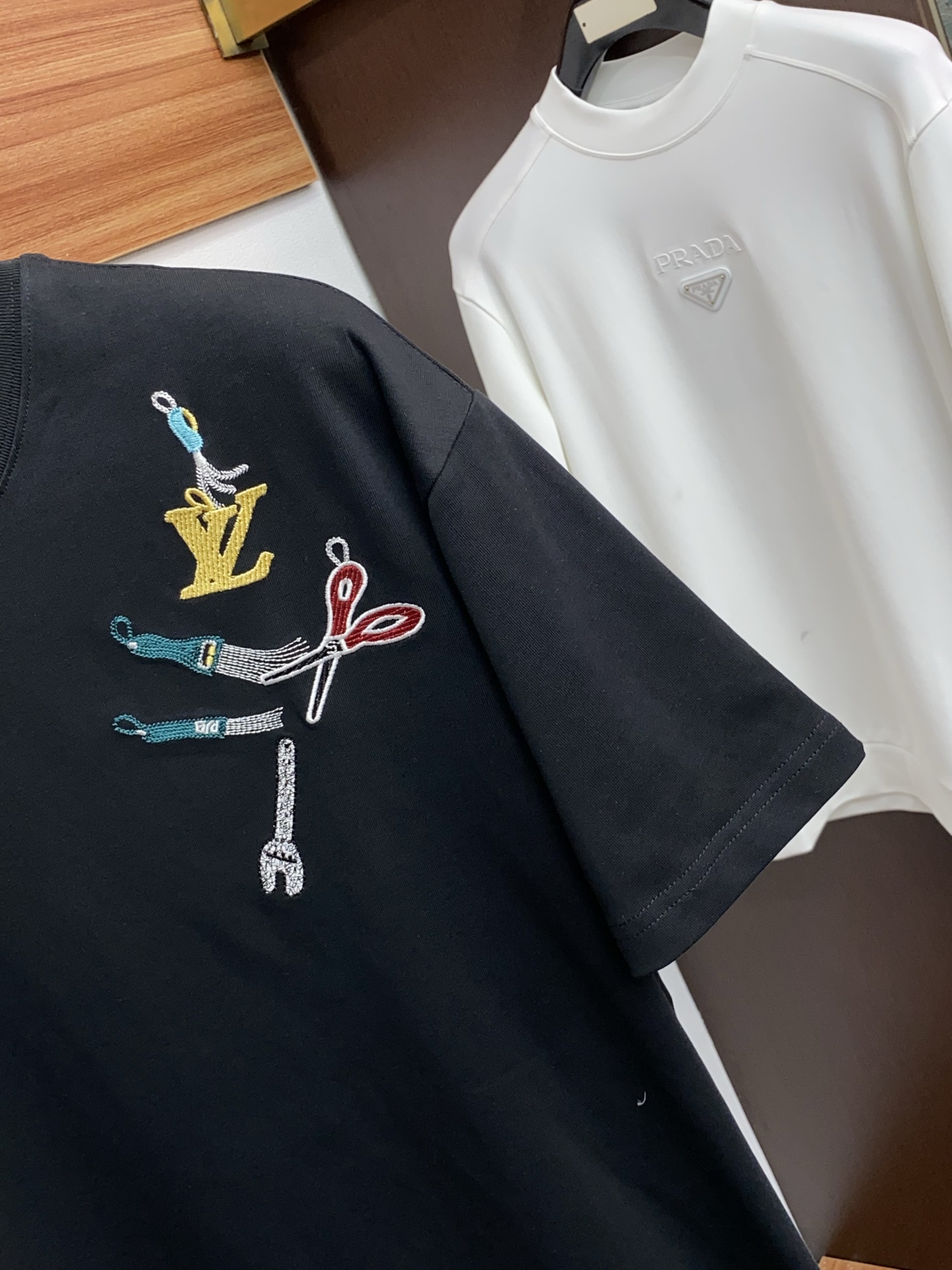 。🩵1v路易威登 26SS春夏新款 纯棉质圆领短袖 男士基础款纯白专柜短袖T恤衫！贸易公司渠道稀出，同步