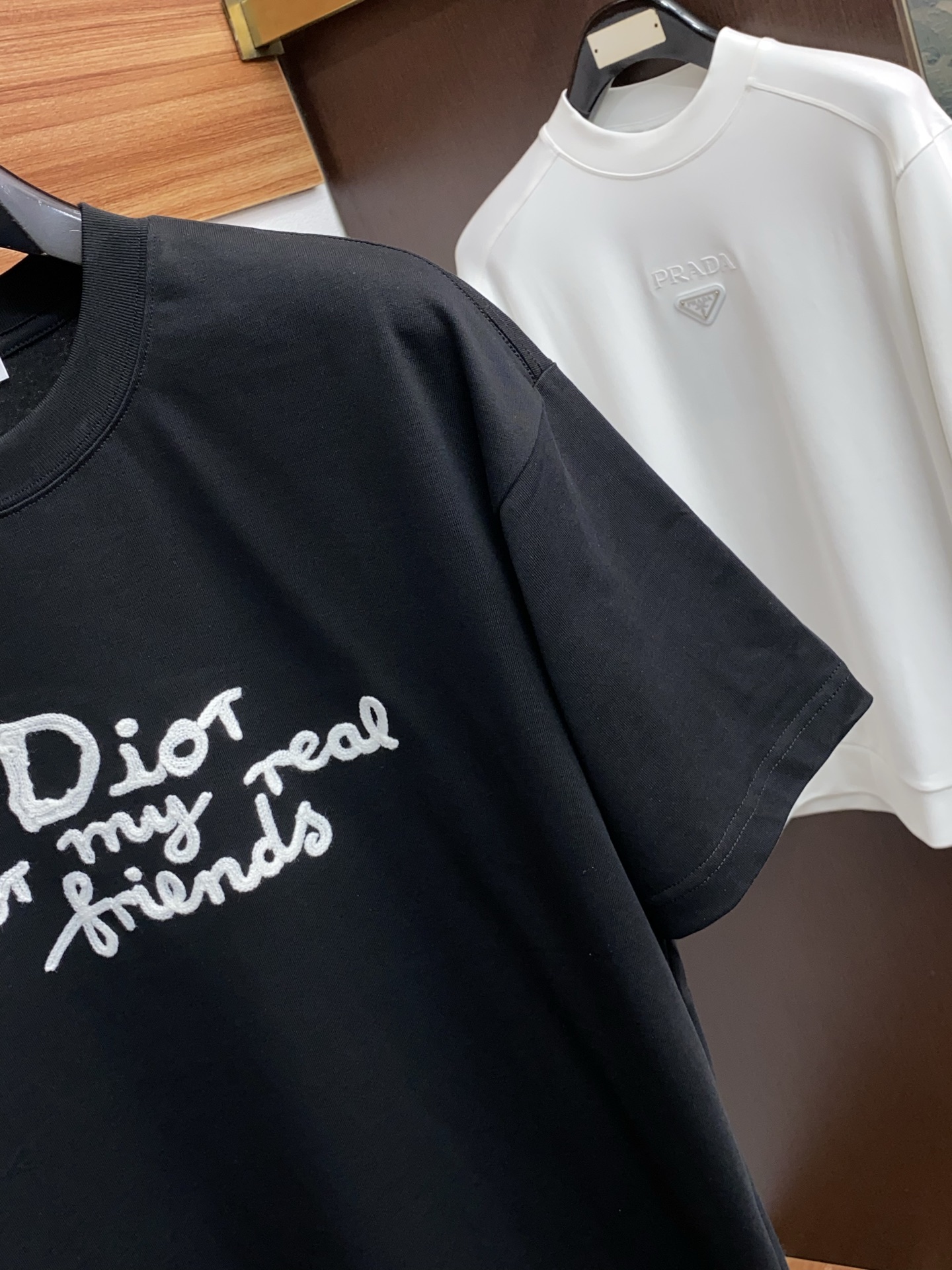 。🩵迪奥 26SS春夏新款 纯棉质圆领短袖 男士基础款纯白专柜短袖T恤衫！贸易公司渠道稀出，同步官网发售