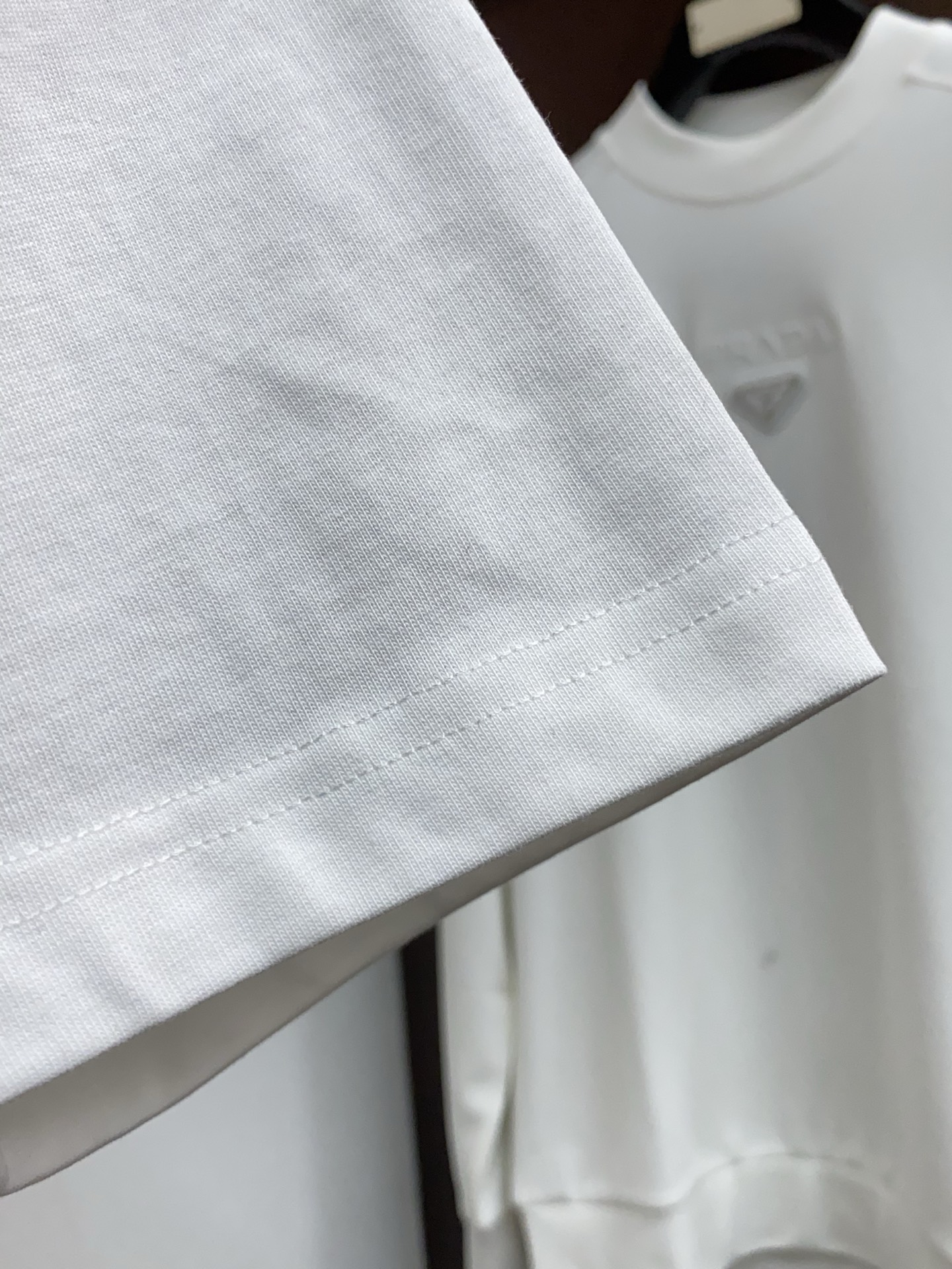 。🩵 圣罗兰 26SS春夏新款 纯棉质圆领短袖 男士基础款纯白专柜短袖T恤衫！贸易公司渠道稀出，同步官网