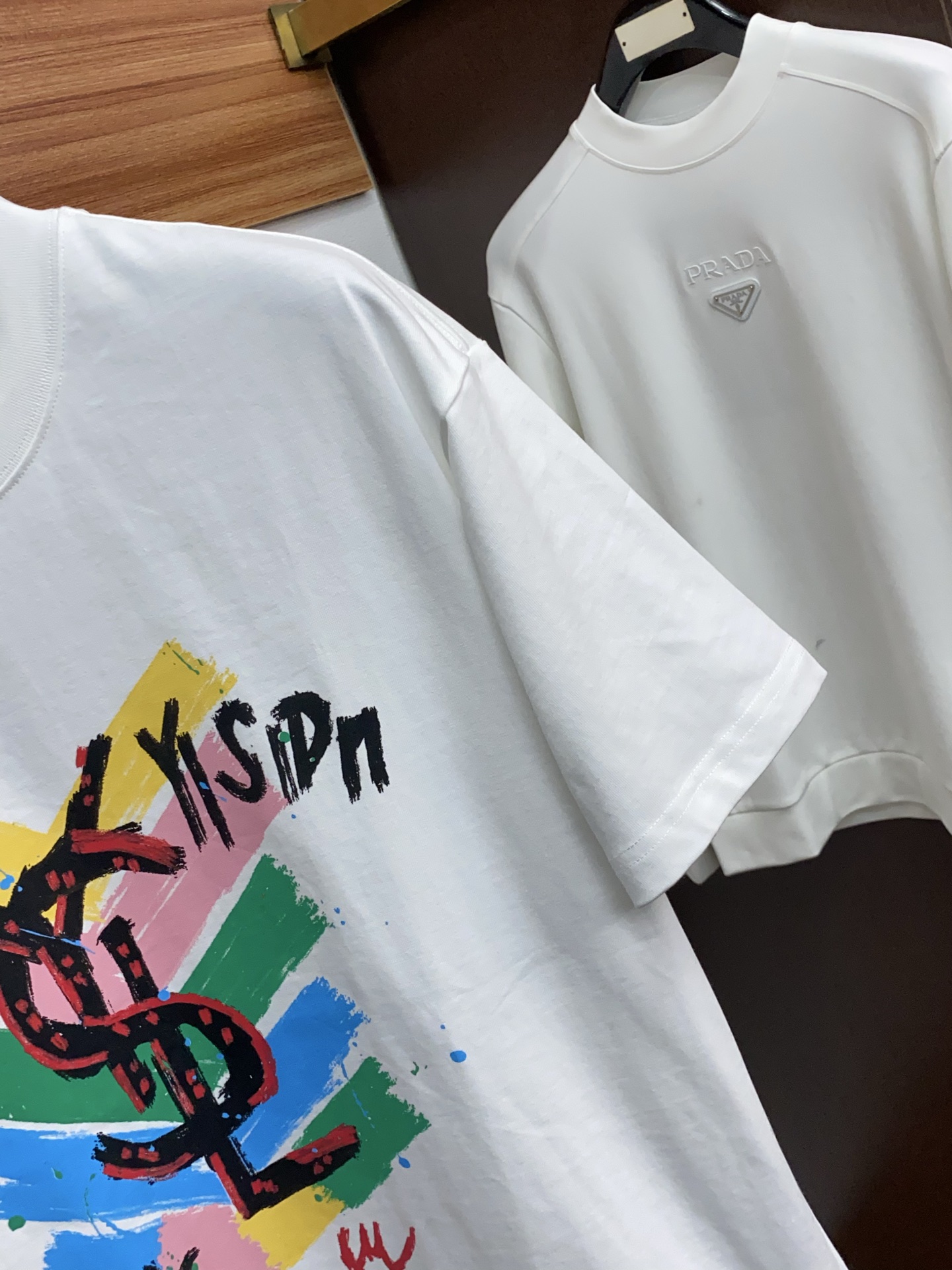 。🩵 圣罗兰 26SS春夏新款 纯棉质圆领短袖 男士基础款纯白专柜短袖T恤衫！贸易公司渠道稀出，同步官网