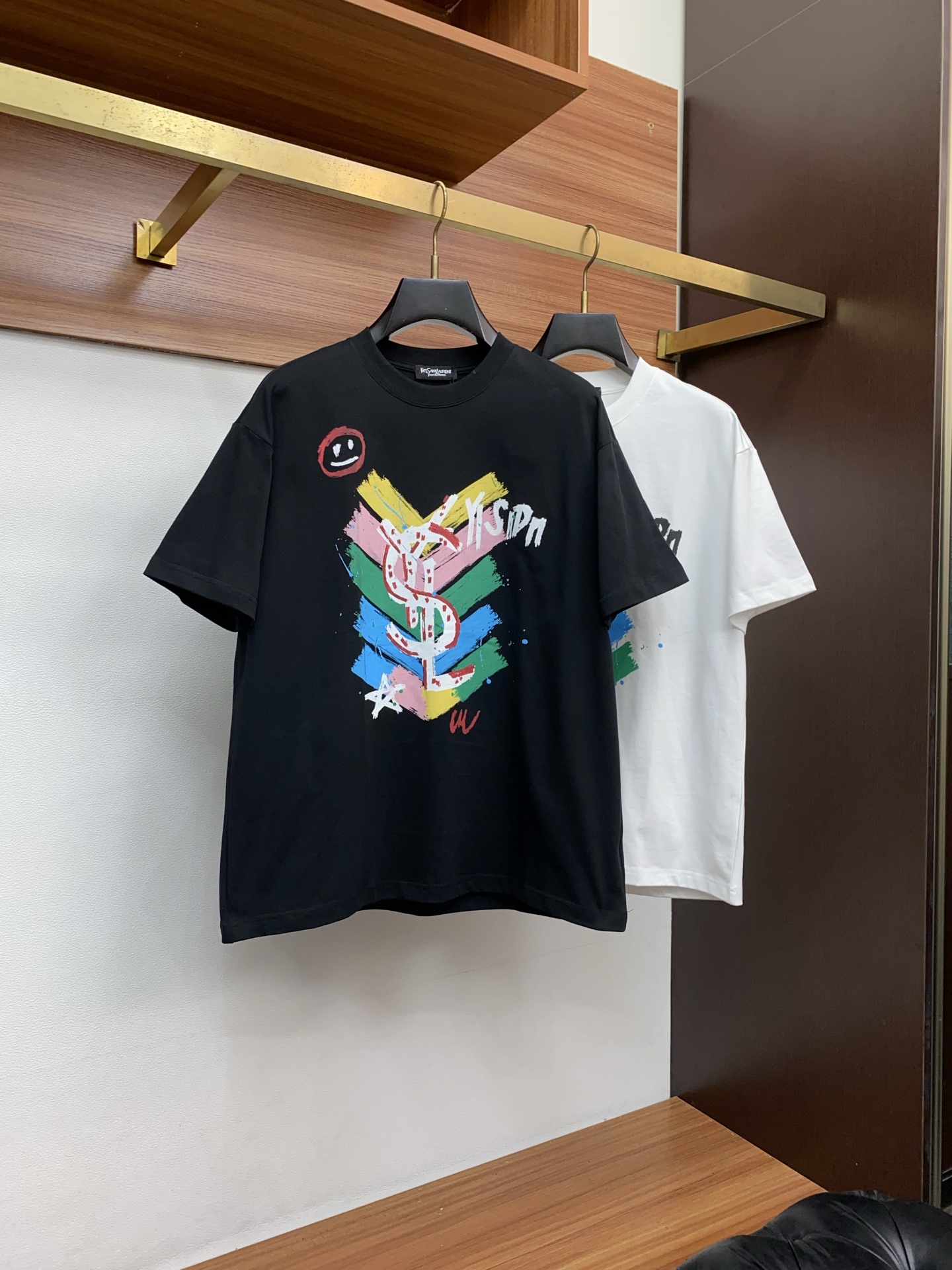 。🩵圣罗兰 26SS春夏新款 纯棉质圆领短袖 男士基础款纯白专柜短袖T恤衫！贸易公司渠道稀出，同步官网发