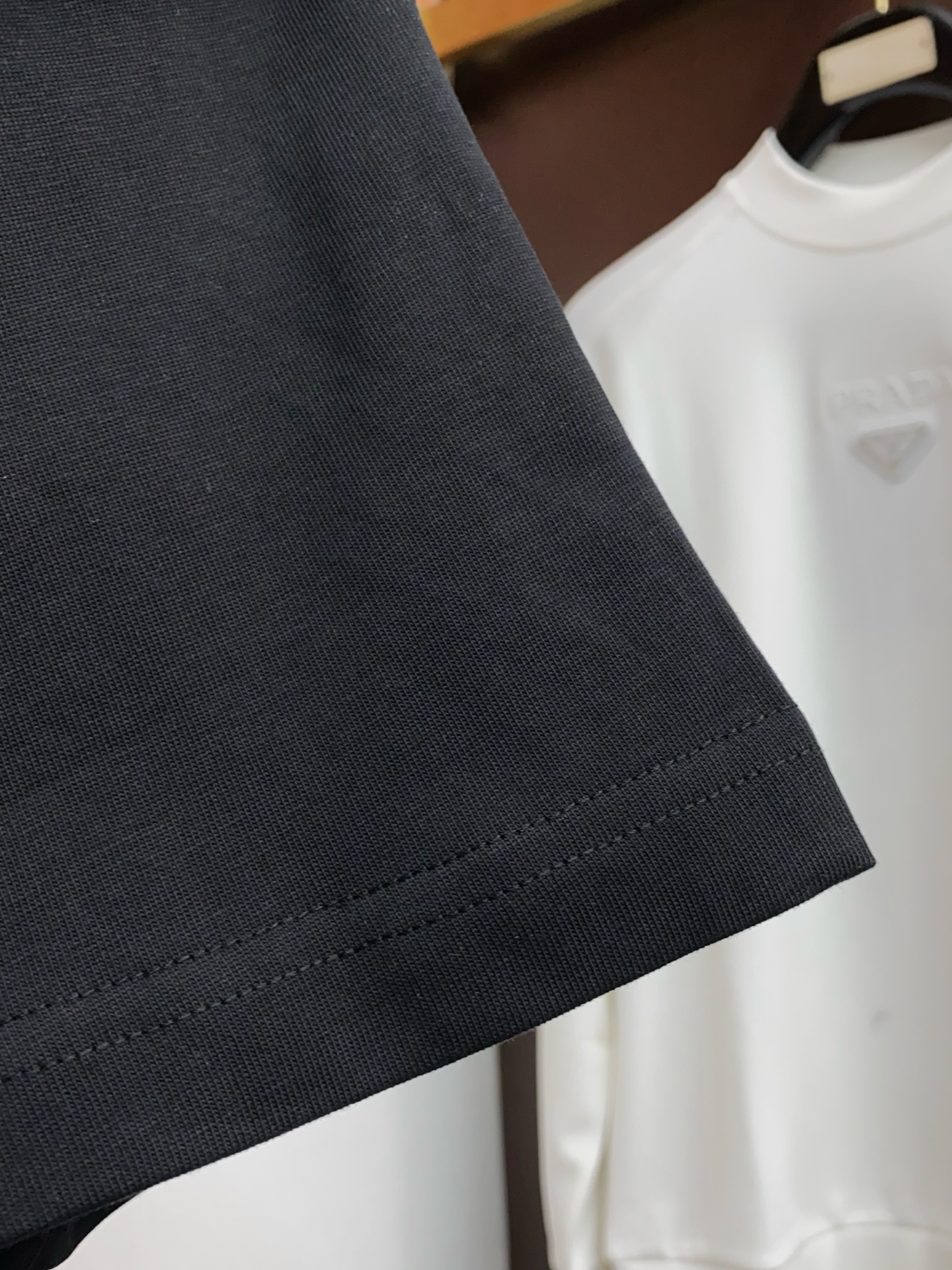 。🩵圣罗兰 26SS春夏新款 纯棉质圆领短袖 男士基础款纯白专柜短袖T恤衫！贸易公司渠道稀出，同步官网发