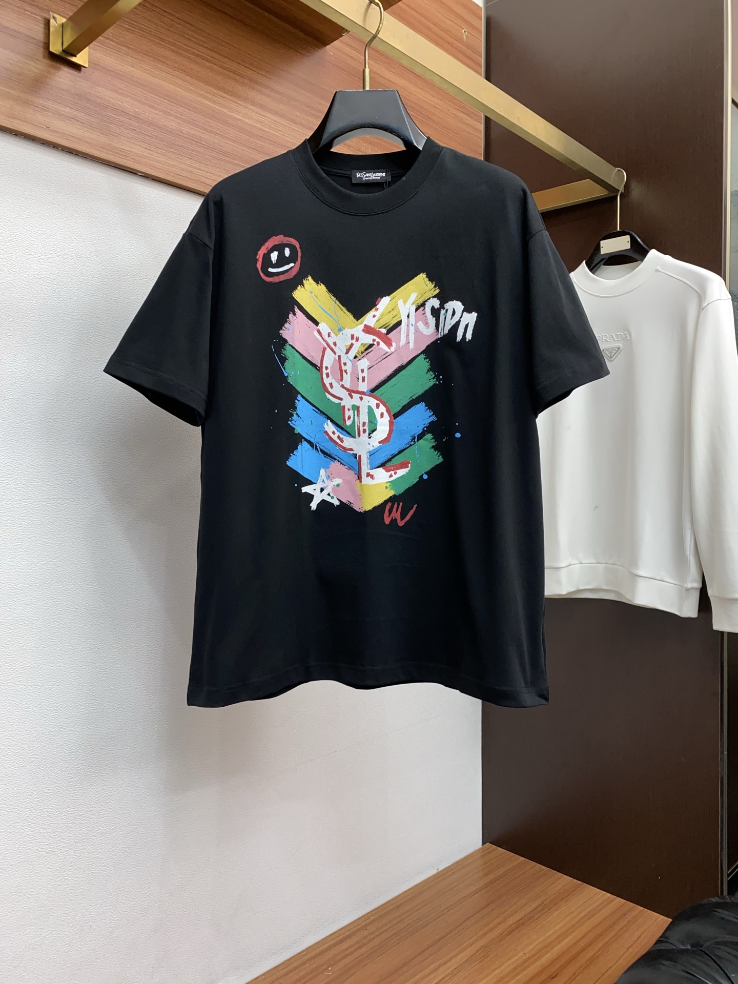 。🩵圣罗兰 26SS春夏新款 纯棉质圆领短袖 男士基础款纯白专柜短袖T恤衫！贸易公司渠道稀出，同步官网发