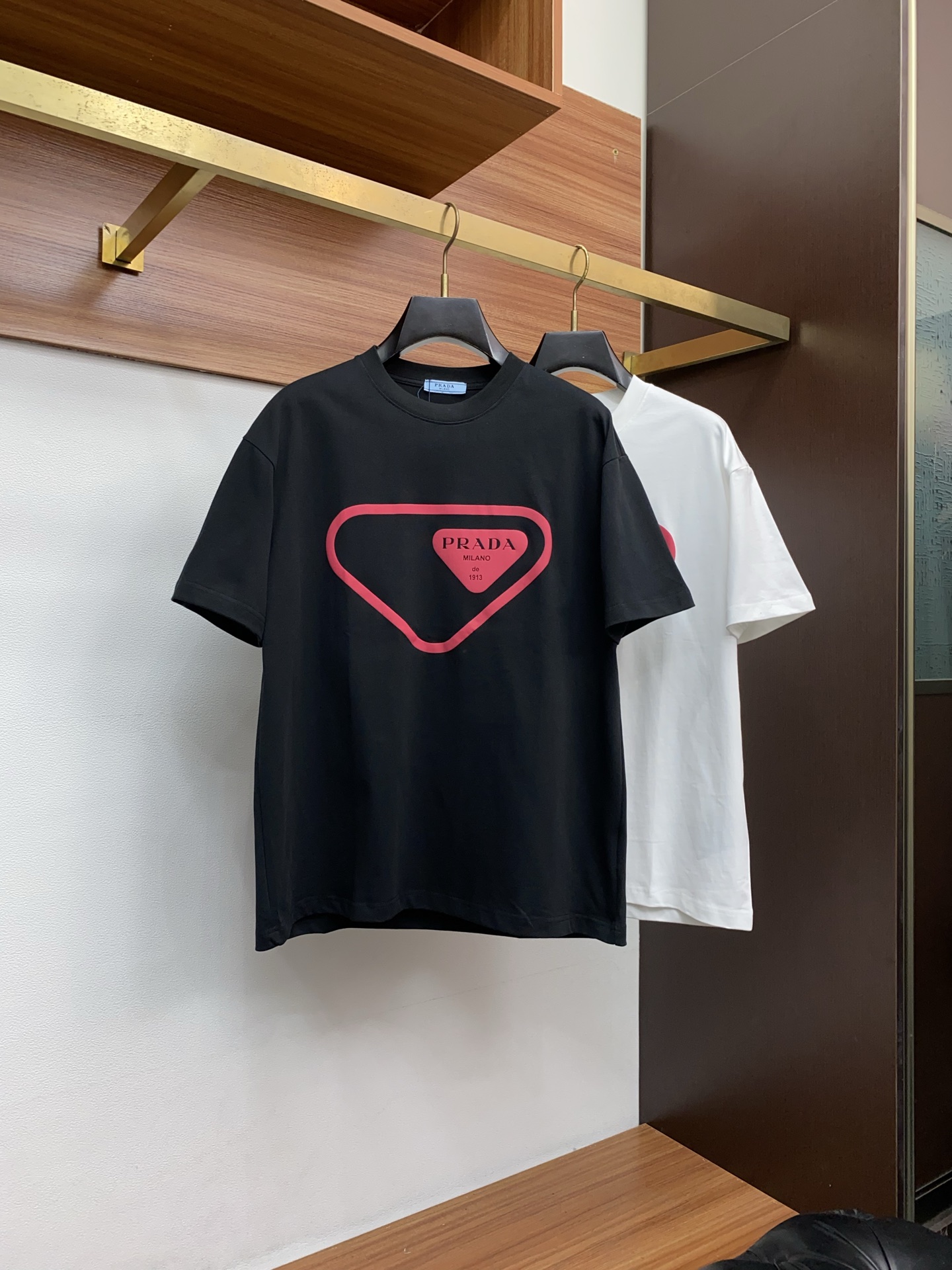 。🩵 普拉达 26SS春夏新款 纯棉质圆领短袖 男士基础款纯白专柜短袖T恤衫！贸易公司渠道稀出，同步官网