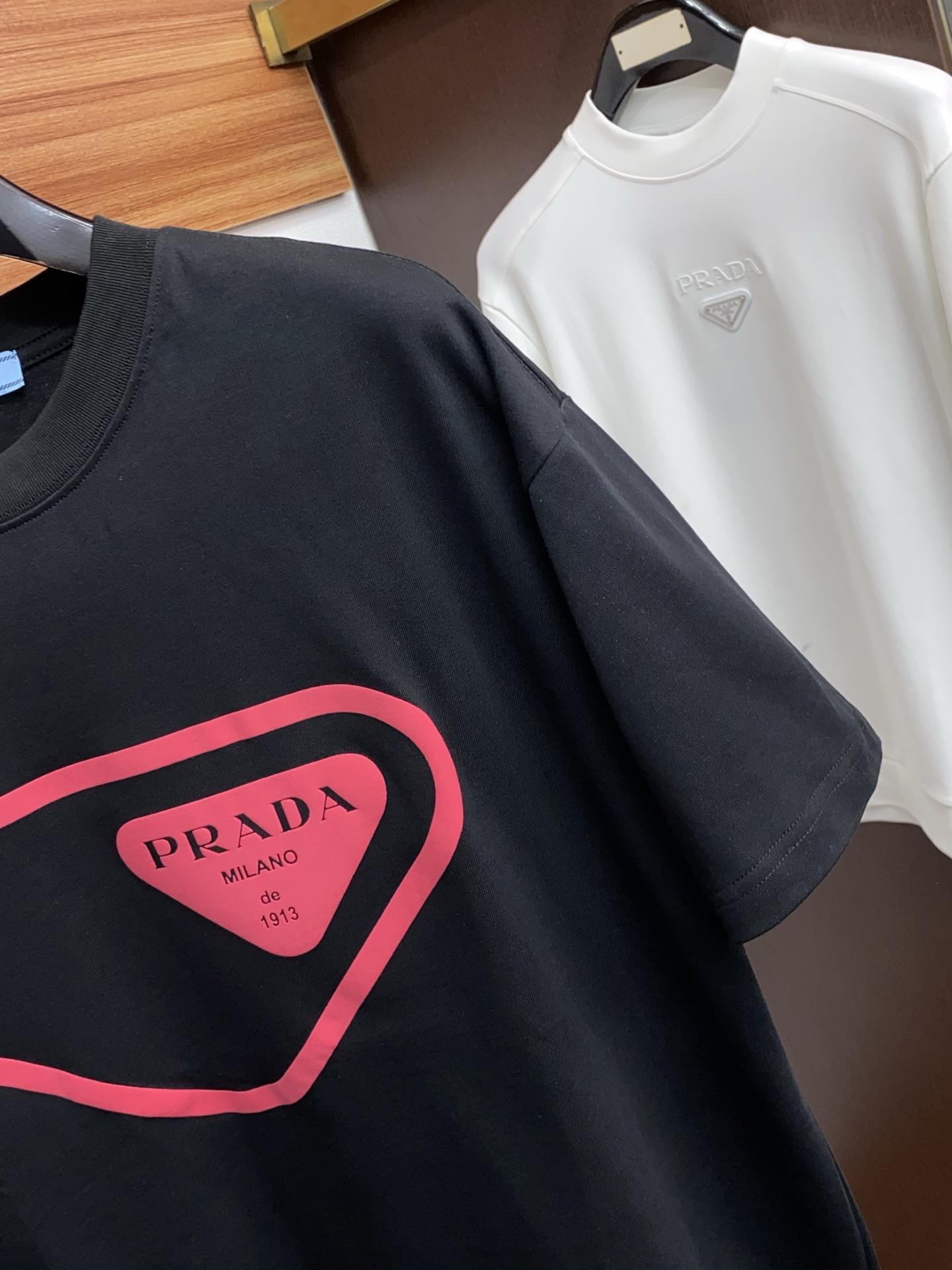 。🩵 普拉达 26SS春夏新款 纯棉质圆领短袖 男士基础款纯白专柜短袖T恤衫！贸易公司渠道稀出，同步官网