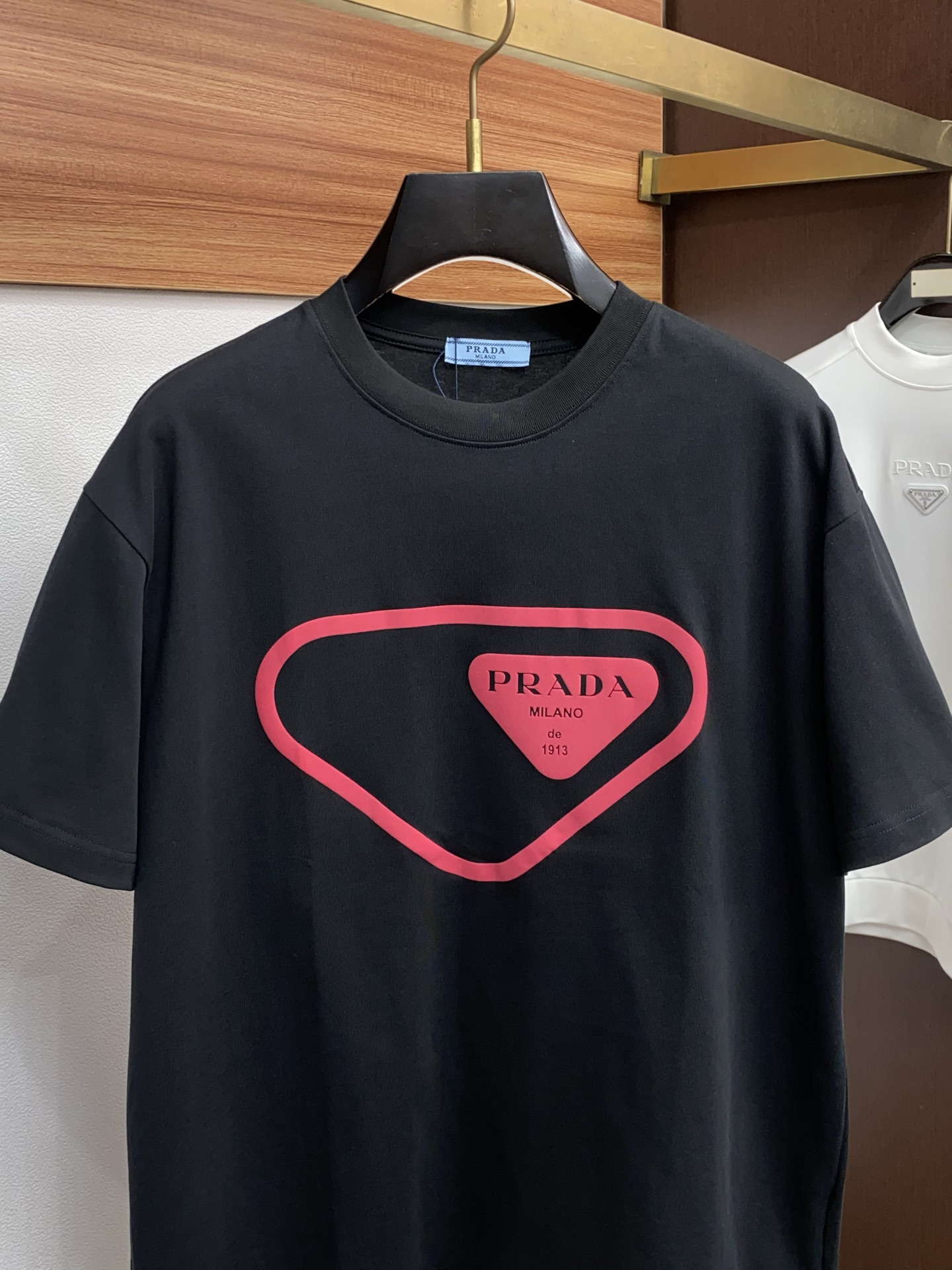 。🩵 普拉达 26SS春夏新款 纯棉质圆领短袖 男士基础款纯白专柜短袖T恤衫！贸易公司渠道稀出，同步官网
