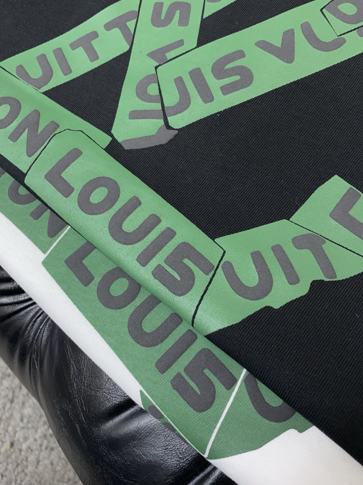 。🩵1v路易威登 26SS春夏新款 纯棉质圆领短袖 男士基础款纯白专柜短袖T恤衫！贸易公司渠道稀出，同步