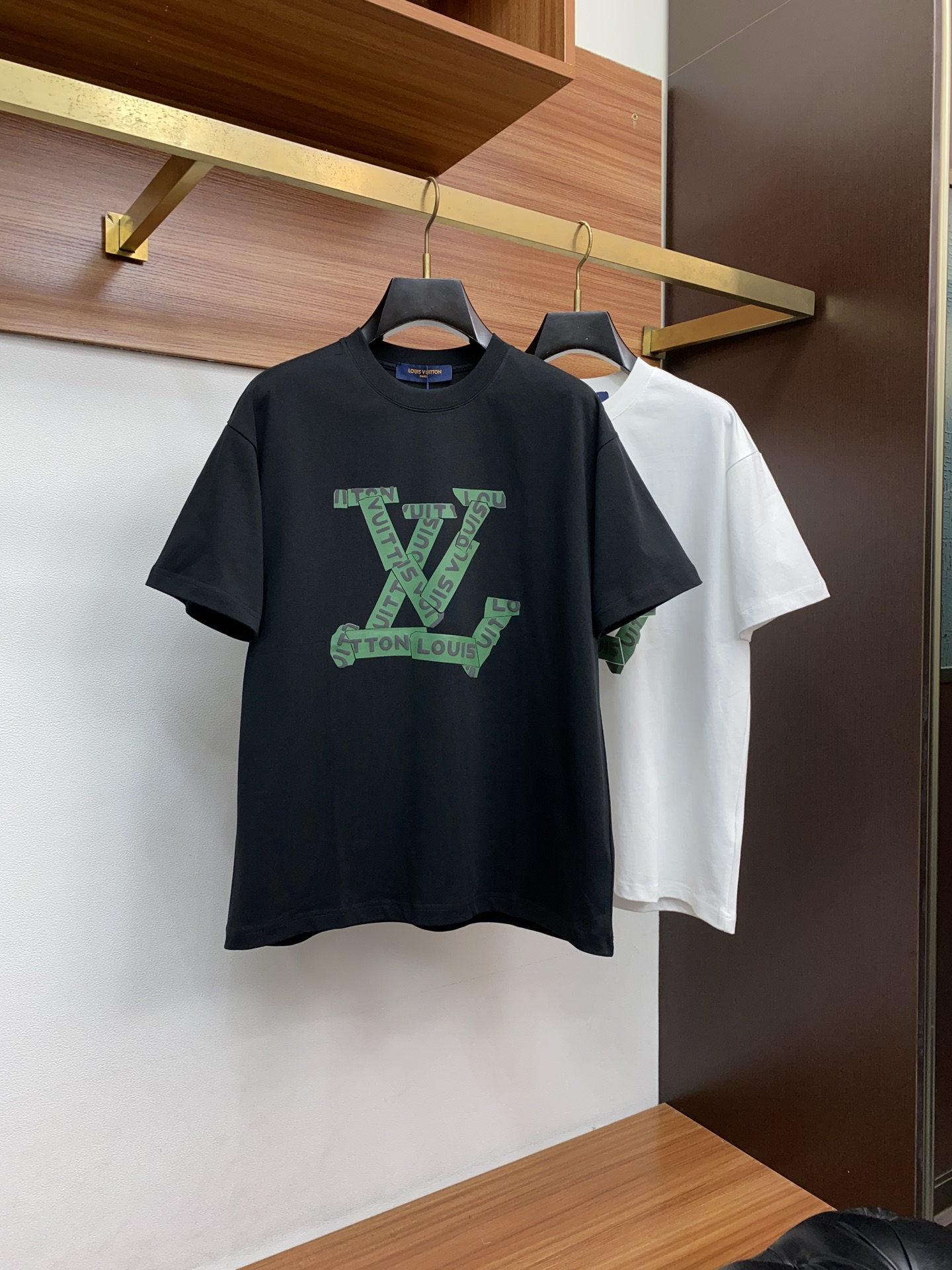 。🩵 1v路易威登 26SS春夏新款 纯棉质圆领短袖 男士基础款纯白专柜短袖T恤衫！贸易公司渠道稀出，同