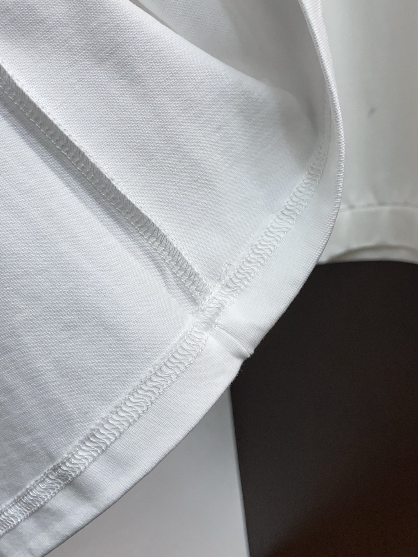 。🩵1v路易威登 26SS春夏新款 纯棉质圆领短袖 男士基础款纯白专柜短袖T恤衫！贸易公司渠道稀出，同步