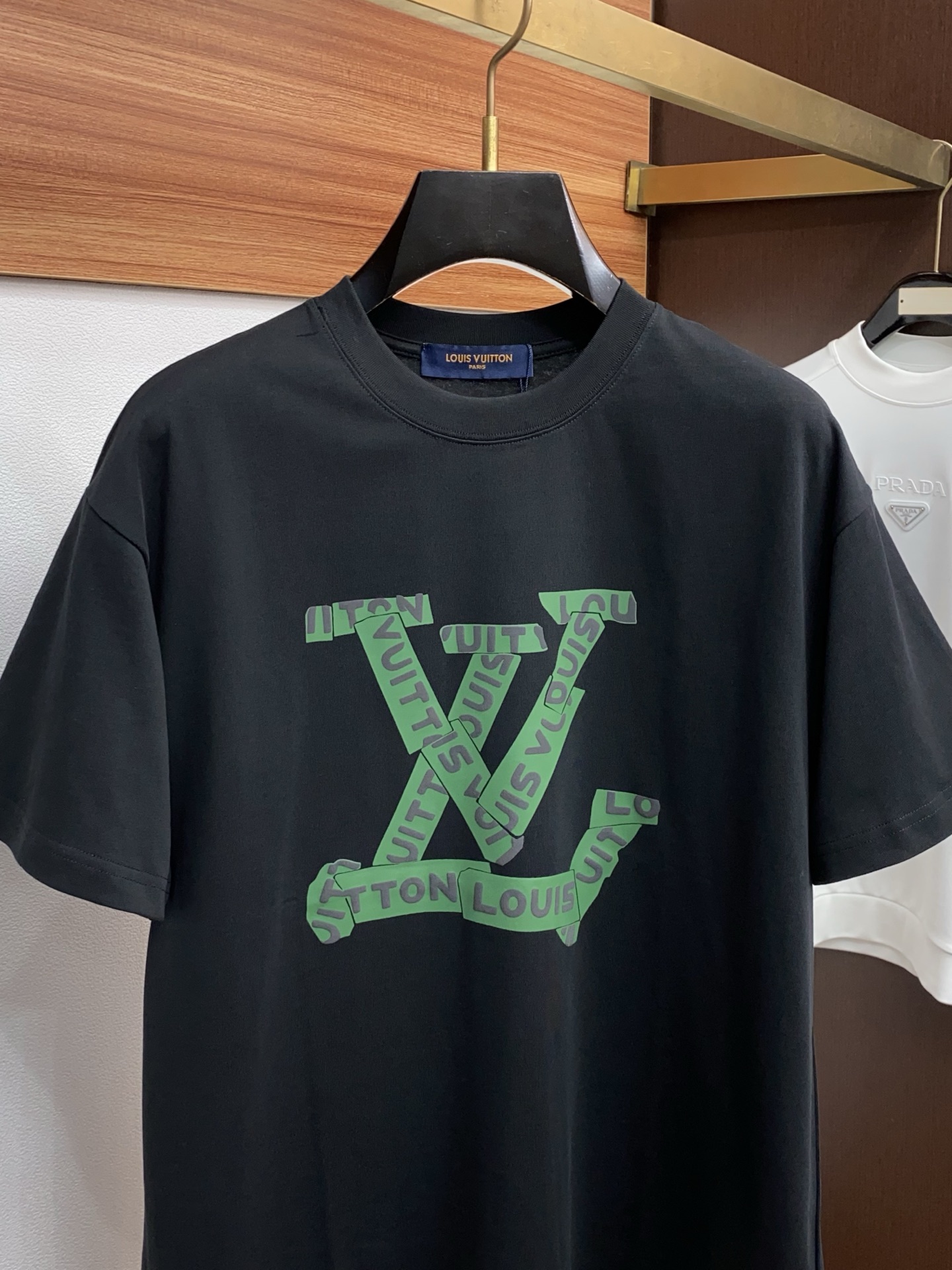 。🩵 1v路易威登 26SS春夏新款 纯棉质圆领短袖 男士基础款纯白专柜短袖T恤衫！贸易公司渠道稀出，同