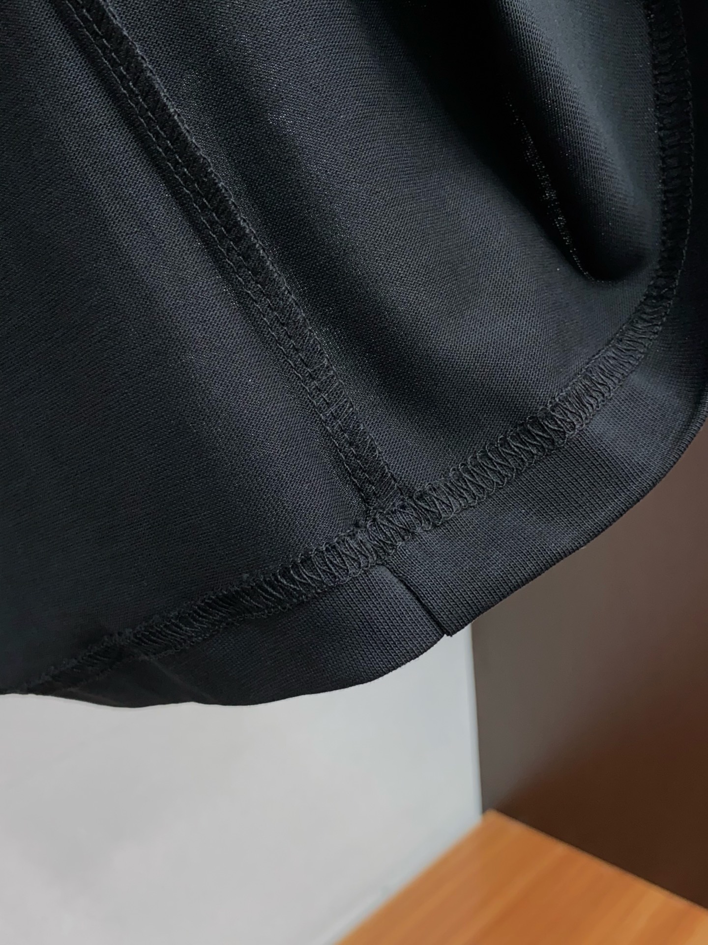 。🩵 1v路易威登 26SS春夏新款 纯棉质圆领短袖 男士基础款纯白专柜短袖T恤衫！贸易公司渠道稀出，同