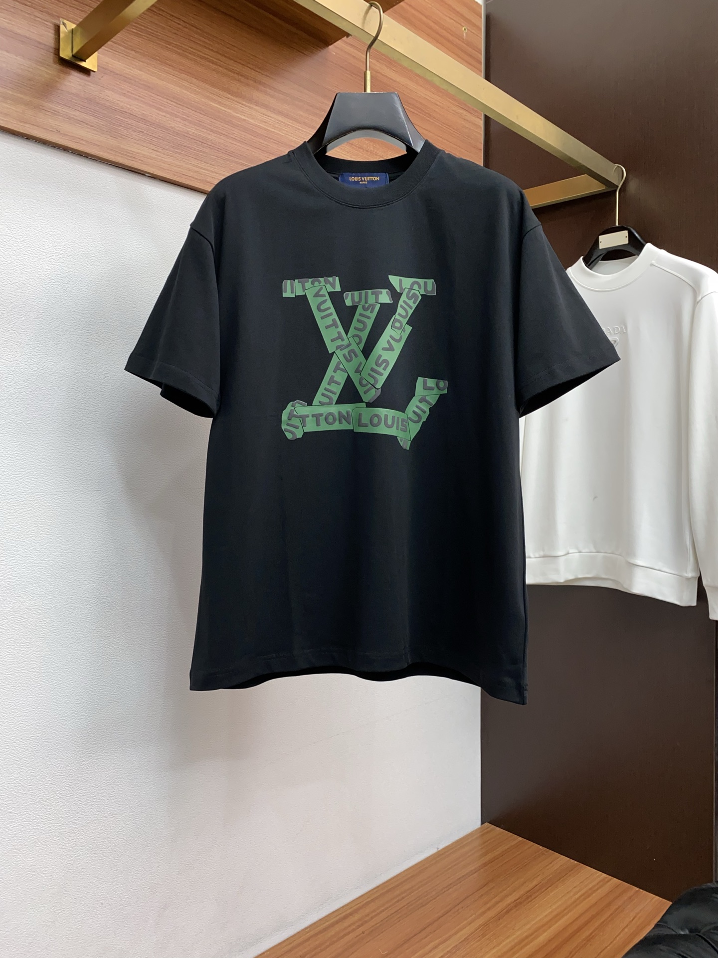 。🩵 1v路易威登 26SS春夏新款 纯棉质圆领短袖 男士基础款纯白专柜短袖T恤衫！贸易公司渠道稀出，同