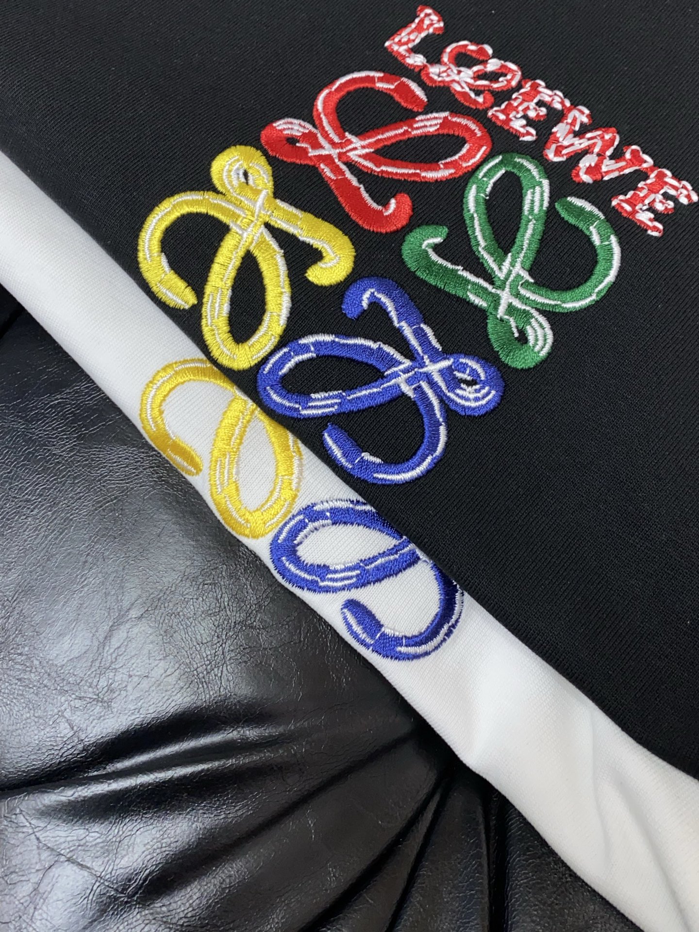 。🩵路易威登 26SS春夏新款 纯棉质圆领短袖 男士基础款纯白专柜短袖T恤衫！贸易公司渠道稀出，同步官网