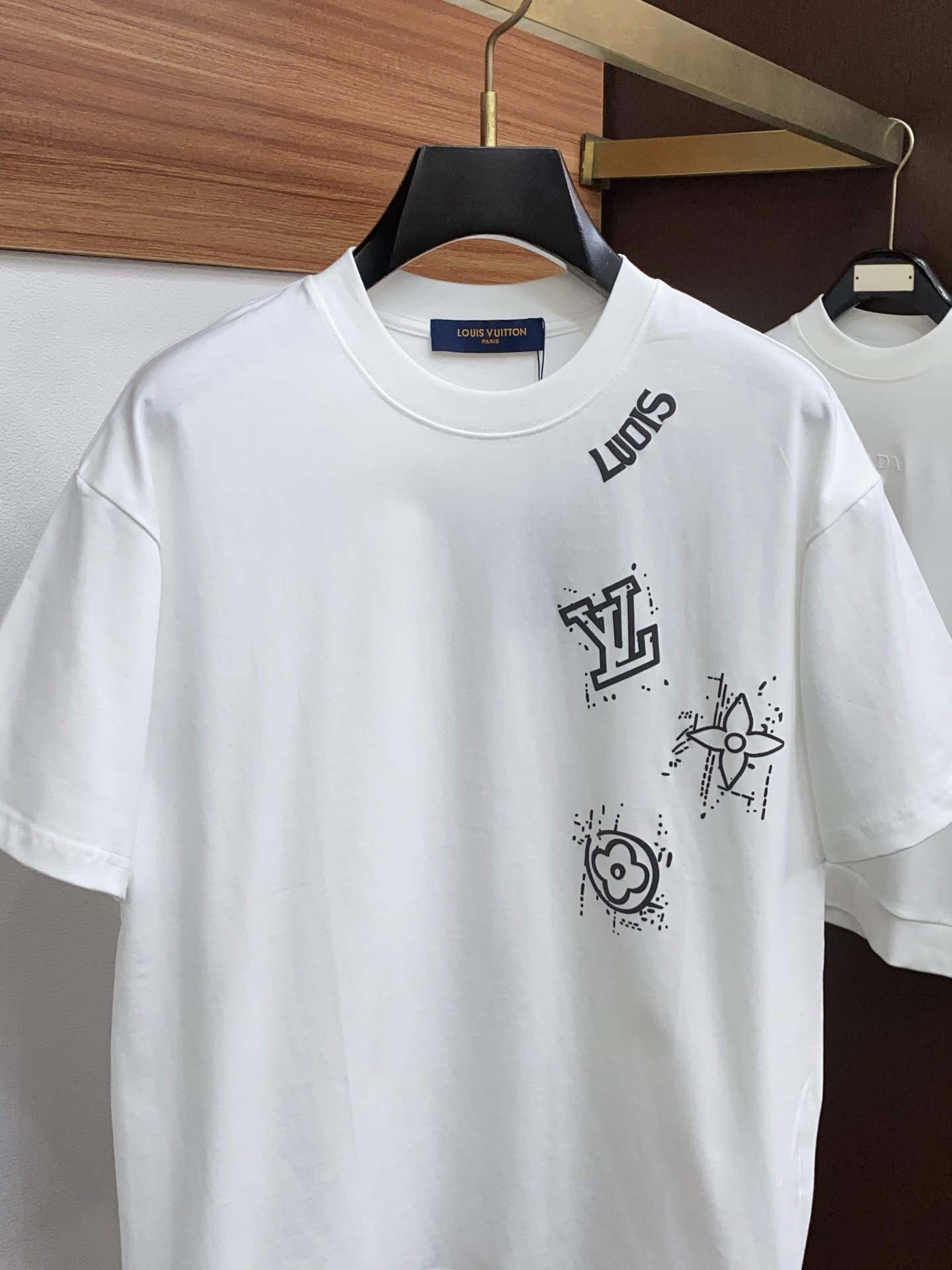 。🩵 1v路易威登 26SS春夏新款 纯棉质圆领短袖 男士基础款纯白专柜短袖T恤衫！贸易公司渠道稀出，同