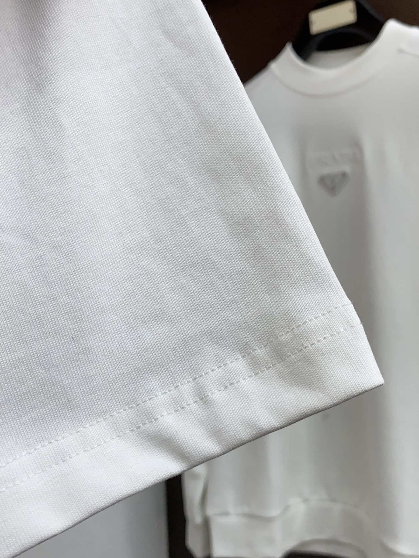 。🩵 1v路易威登 26SS春夏新款 纯棉质圆领短袖 男士基础款纯白专柜短袖T恤衫！贸易公司渠道稀出，同