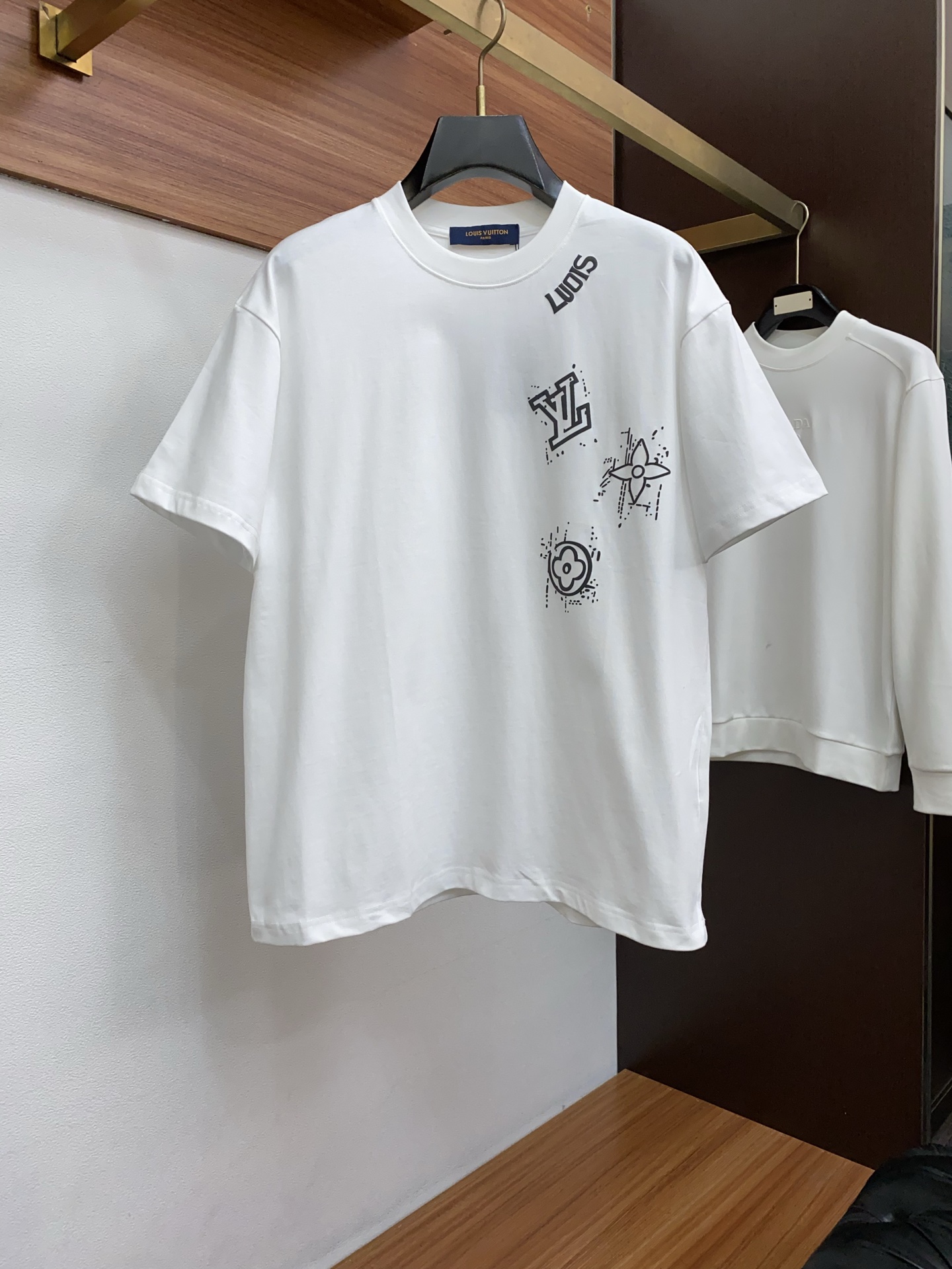 。🩵 1v路易威登 26SS春夏新款 纯棉质圆领短袖 男士基础款纯白专柜短袖T恤衫！贸易公司渠道稀出，同