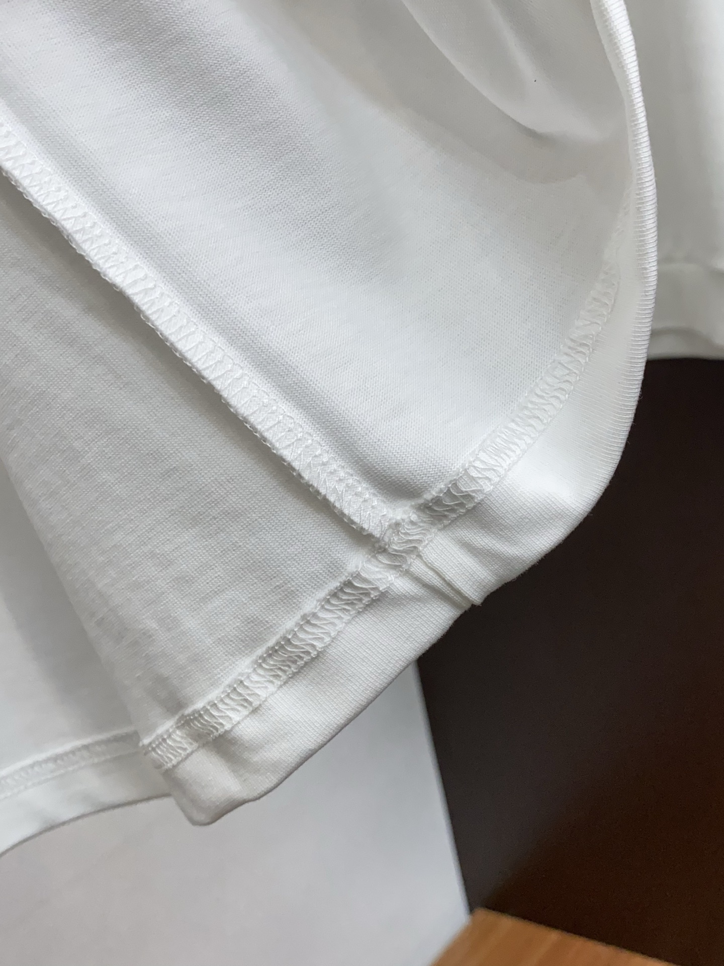 。🩵 1v路易威登 26SS春夏新款 纯棉质圆领短袖 男士基础款纯白专柜短袖T恤衫！贸易公司渠道稀出，同