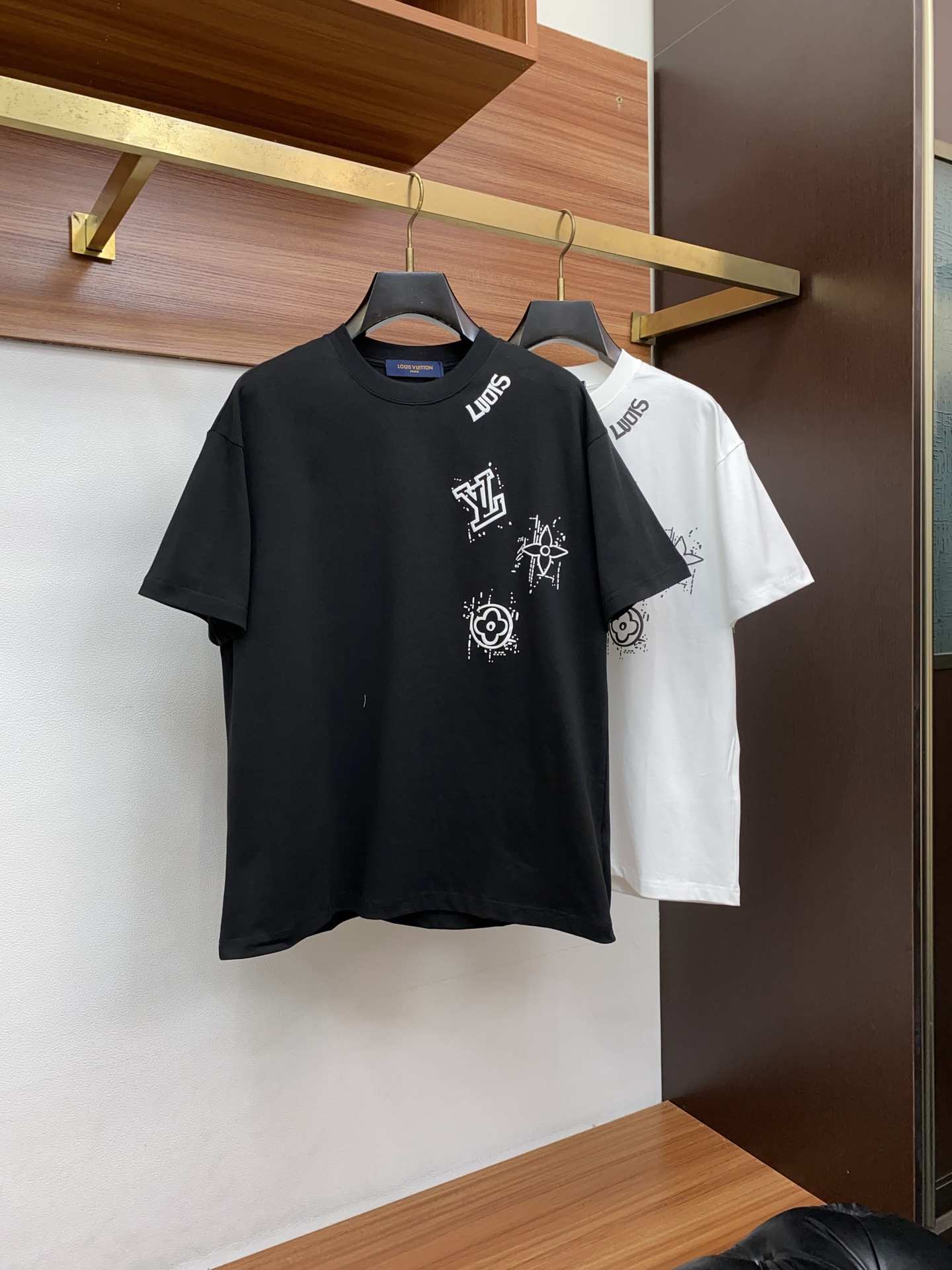 。🩵 1v路易威登 26SS春夏新款 纯棉质圆领短袖 男士基础款纯白专柜短袖T恤衫！贸易公司渠道稀出，同