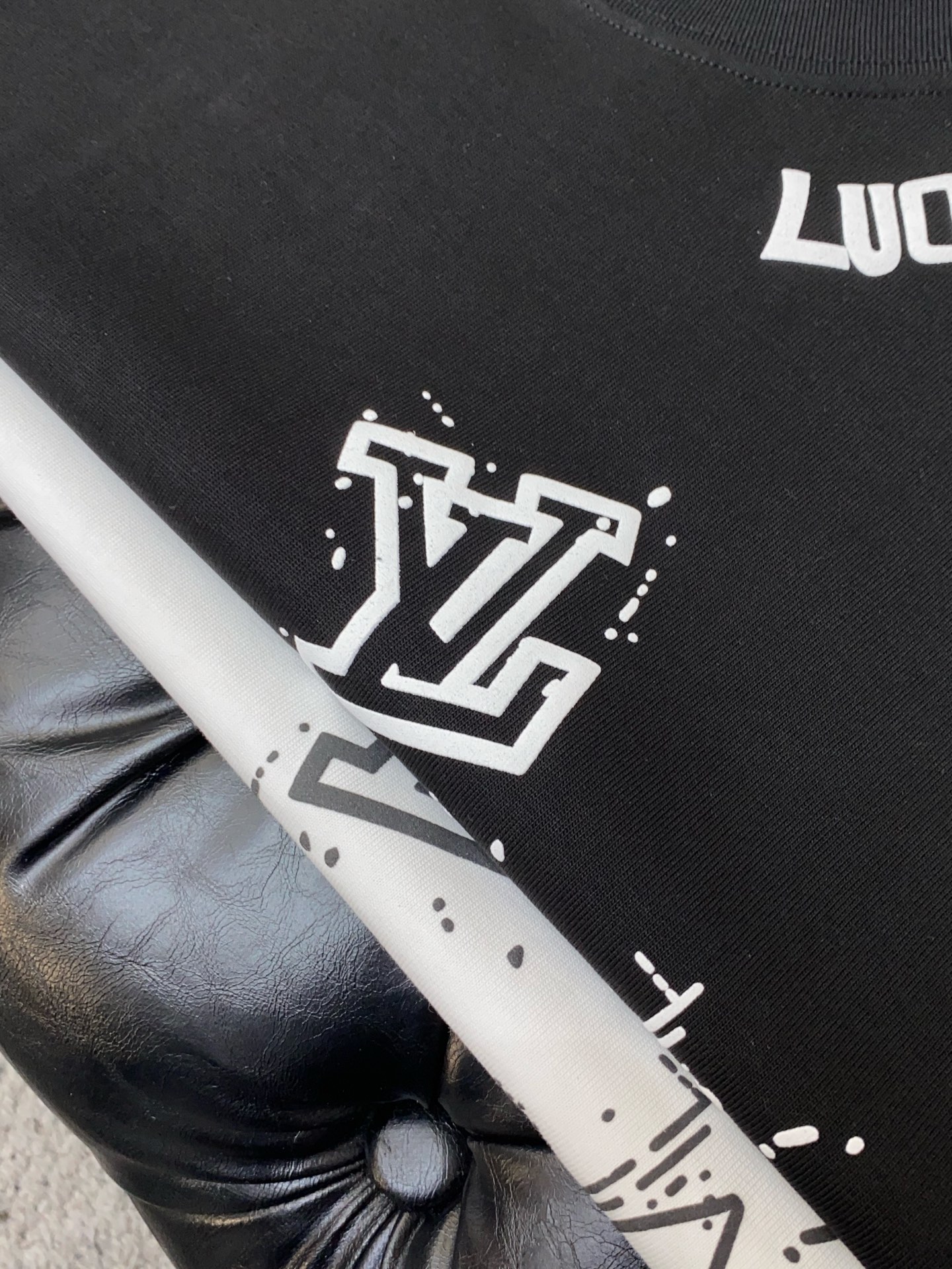 。🩵 1v路易威登 26SS春夏新款 纯棉质圆领短袖 男士基础款纯白专柜短袖T恤衫！贸易公司渠道稀出，同