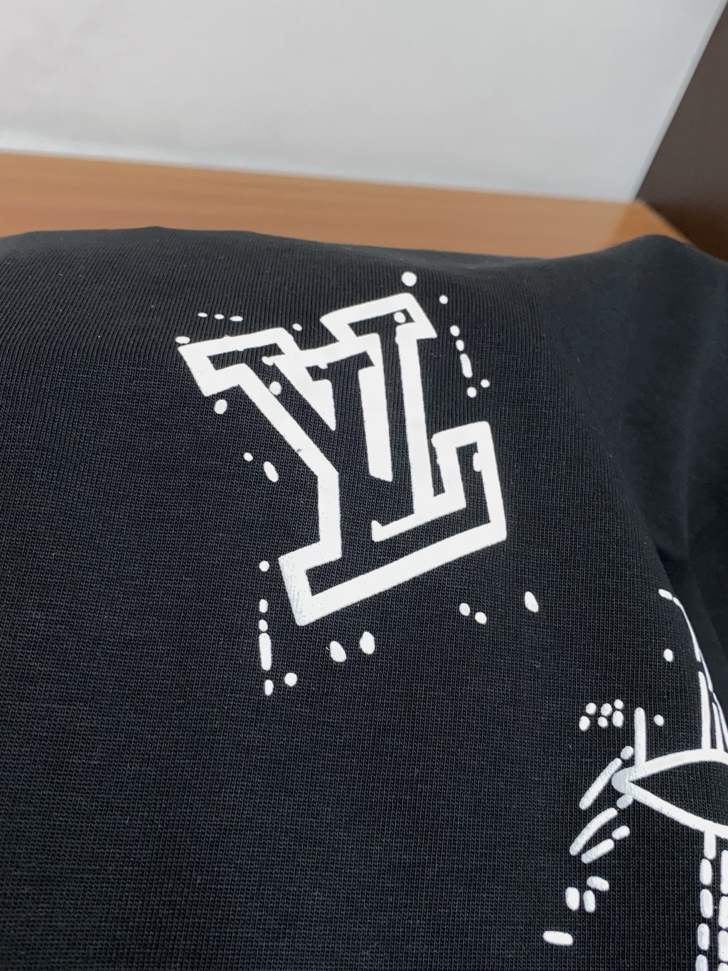 。🩵 1v路易威登 26SS春夏新款 纯棉质圆领短袖 男士基础款纯白专柜短袖T恤衫！贸易公司渠道稀出，同