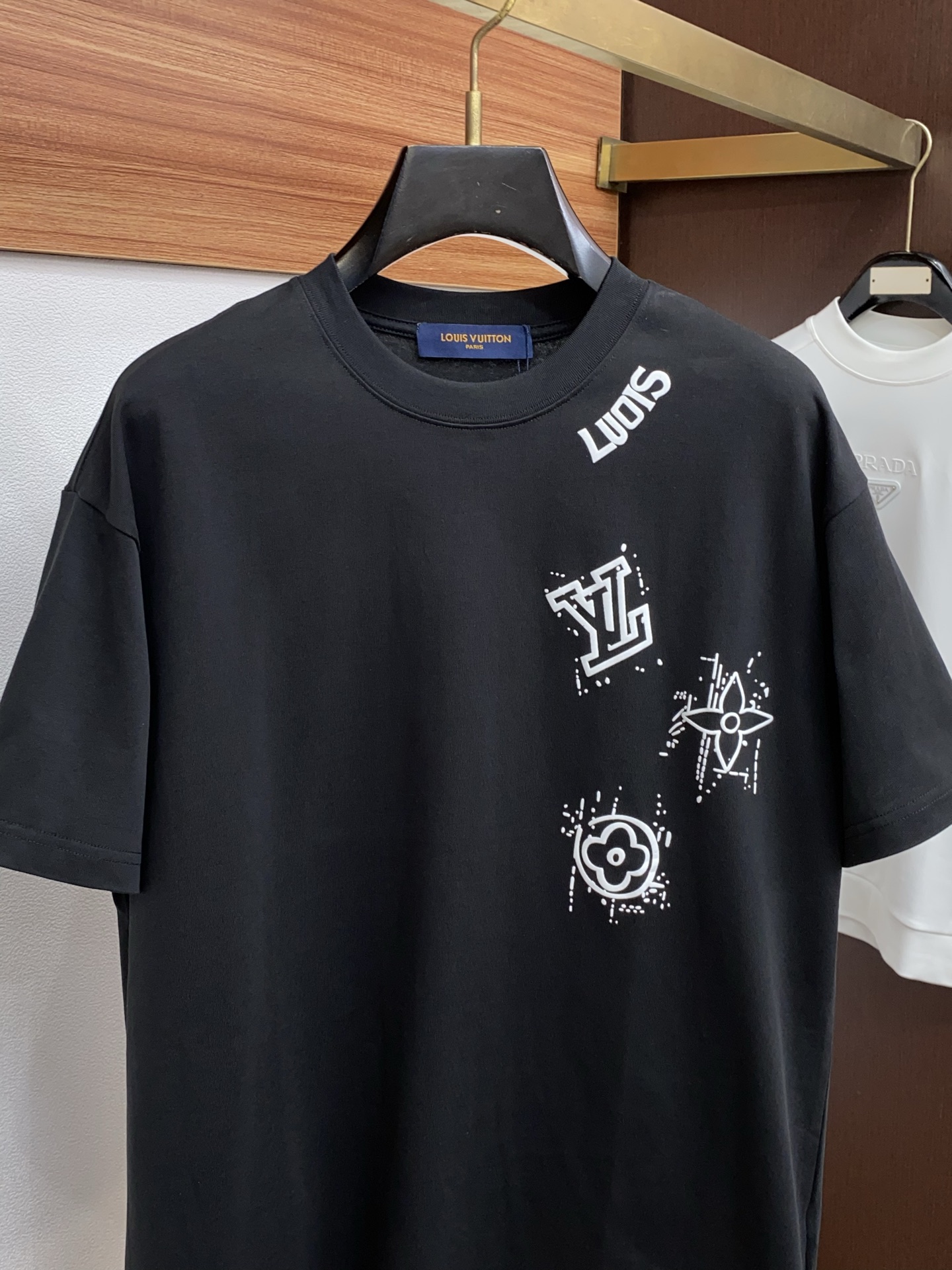 。🩵 1v路易威登 26SS春夏新款 纯棉质圆领短袖 男士基础款纯白专柜短袖T恤衫！贸易公司渠道稀出，同