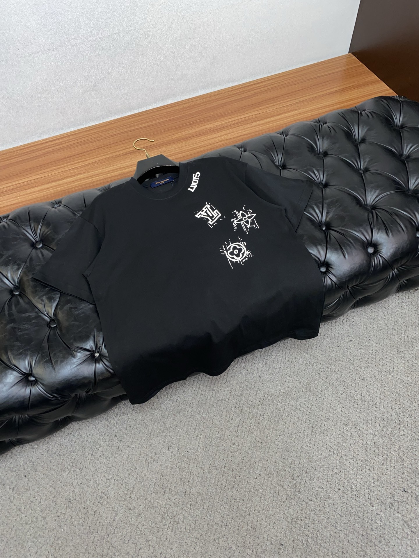 。🩵 1v路易威登 26SS春夏新款 纯棉质圆领短袖 男士基础款纯白专柜短袖T恤衫！贸易公司渠道稀出，同