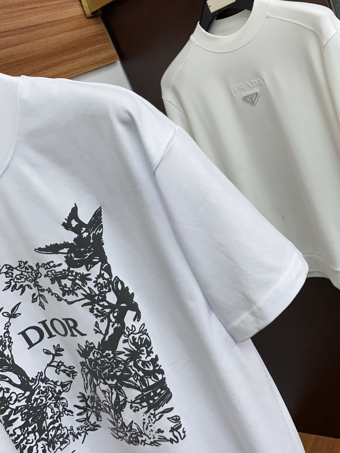 。🩵迪奥 26SS春夏新款 纯棉质圆领短袖 男士基础款纯白专柜短袖T恤衫！贸易公司渠道稀出，同步官网发售