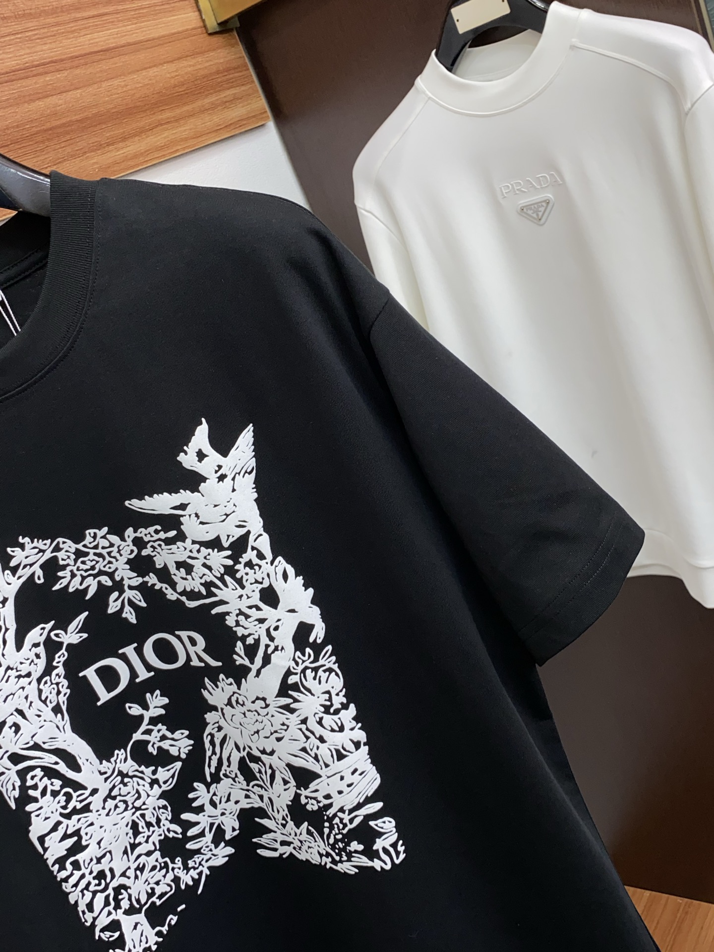 。🩵迪奥 26SS春夏新款 纯棉质圆领短袖 男士基础款纯白专柜短袖T恤衫！贸易公司渠道稀出，同步官网发售