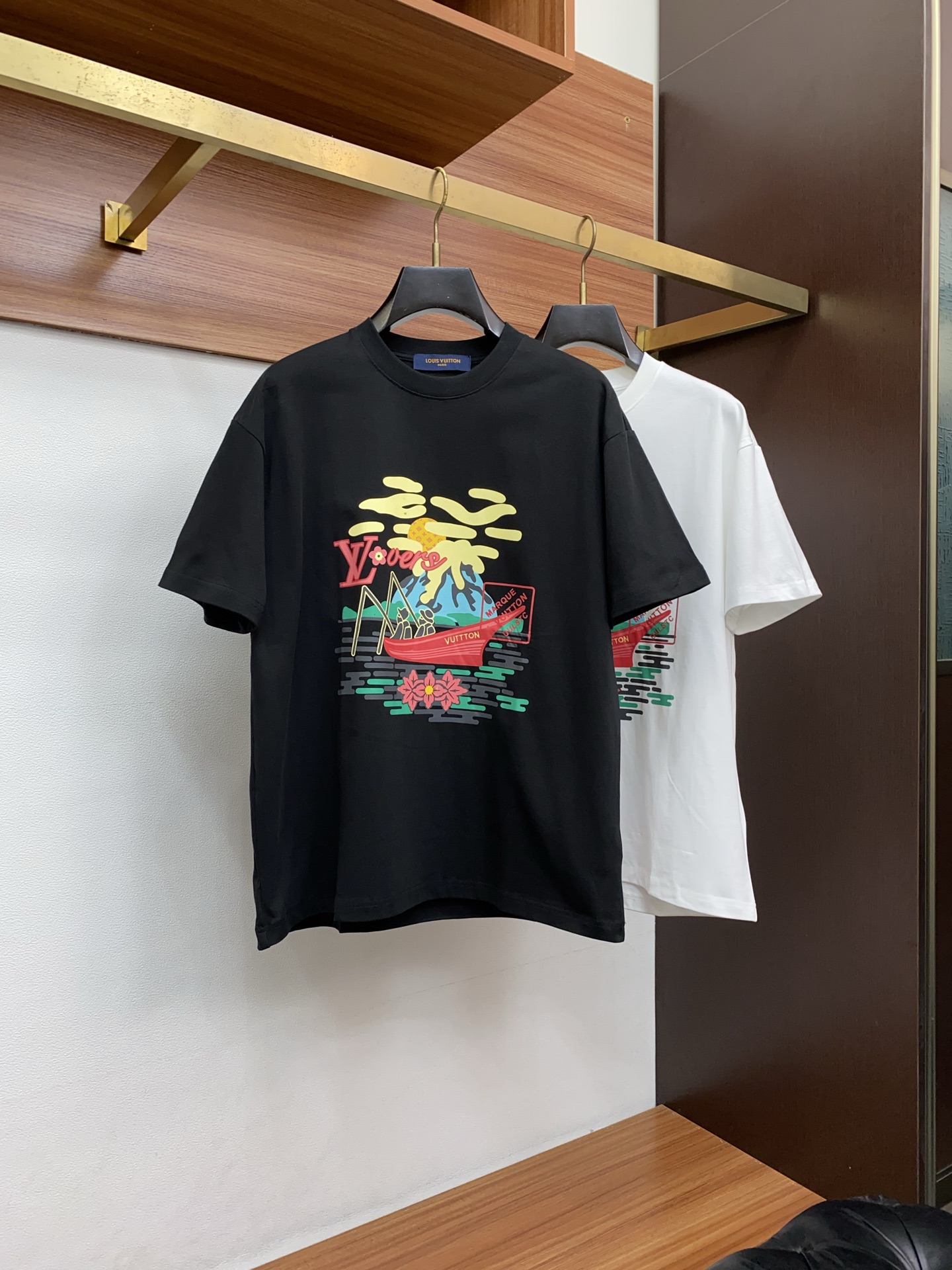 。🩵 1v路易威登 26SS春夏新款 纯棉质圆领短袖 男士基础款纯白专柜短袖T恤衫！贸易公司渠道稀出，同