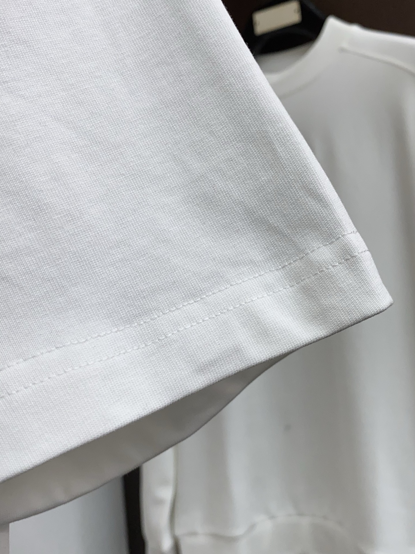 。🩵 1v路易威登 26SS春夏新款 纯棉质圆领短袖 男士基础款纯白专柜短袖T恤衫！贸易公司渠道稀出，同