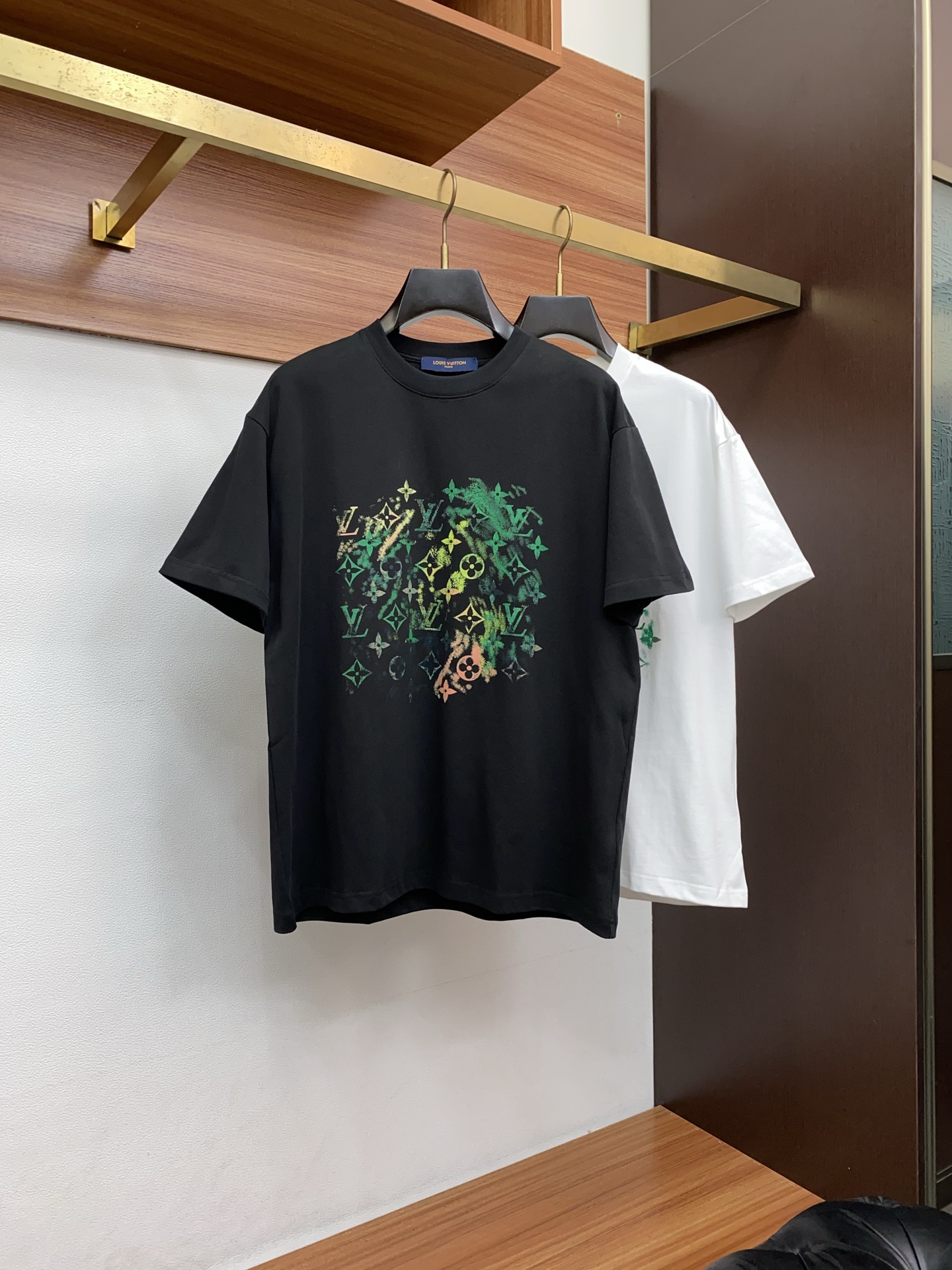 。🩵1v路易威登 26SS春夏新款 纯棉质圆领短袖 男士基础款纯白专柜短袖T恤衫！贸易公司渠道稀出，同步