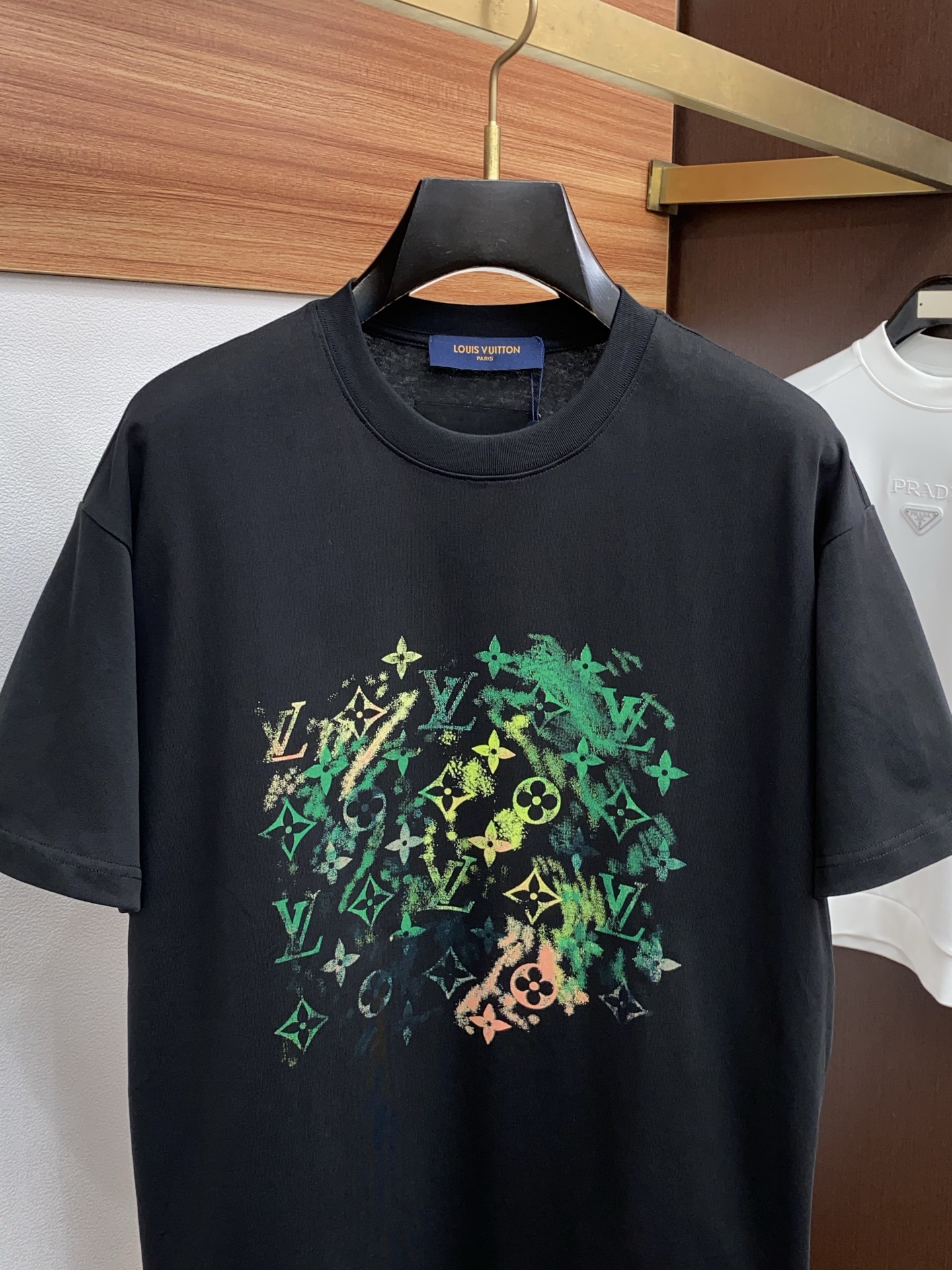 。🩵1v路易威登 26SS春夏新款 纯棉质圆领短袖 男士基础款纯白专柜短袖T恤衫！贸易公司渠道稀出，同步