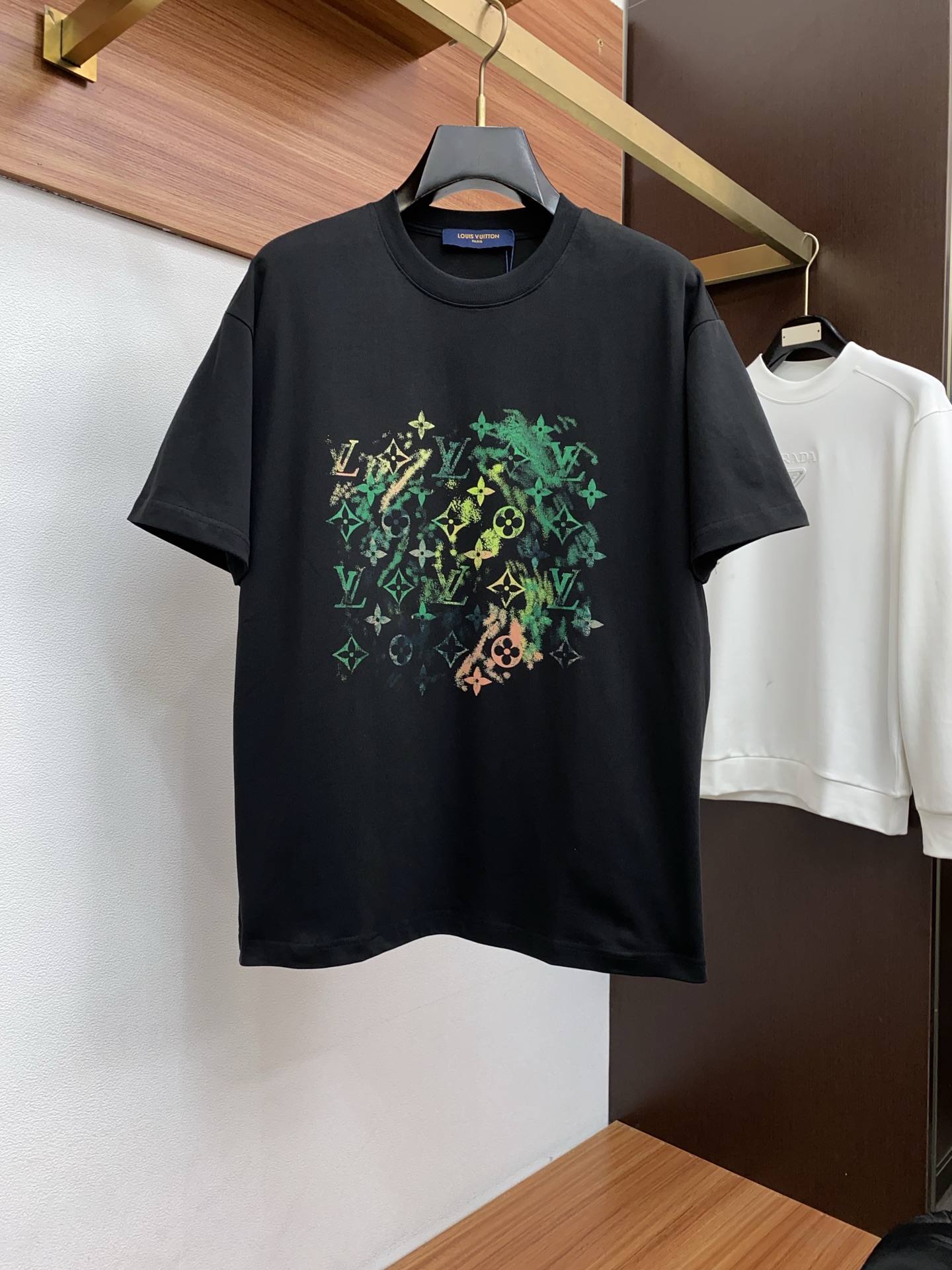 。🩵1v路易威登 26SS春夏新款 纯棉质圆领短袖 男士基础款纯白专柜短袖T恤衫！贸易公司渠道稀出，同步