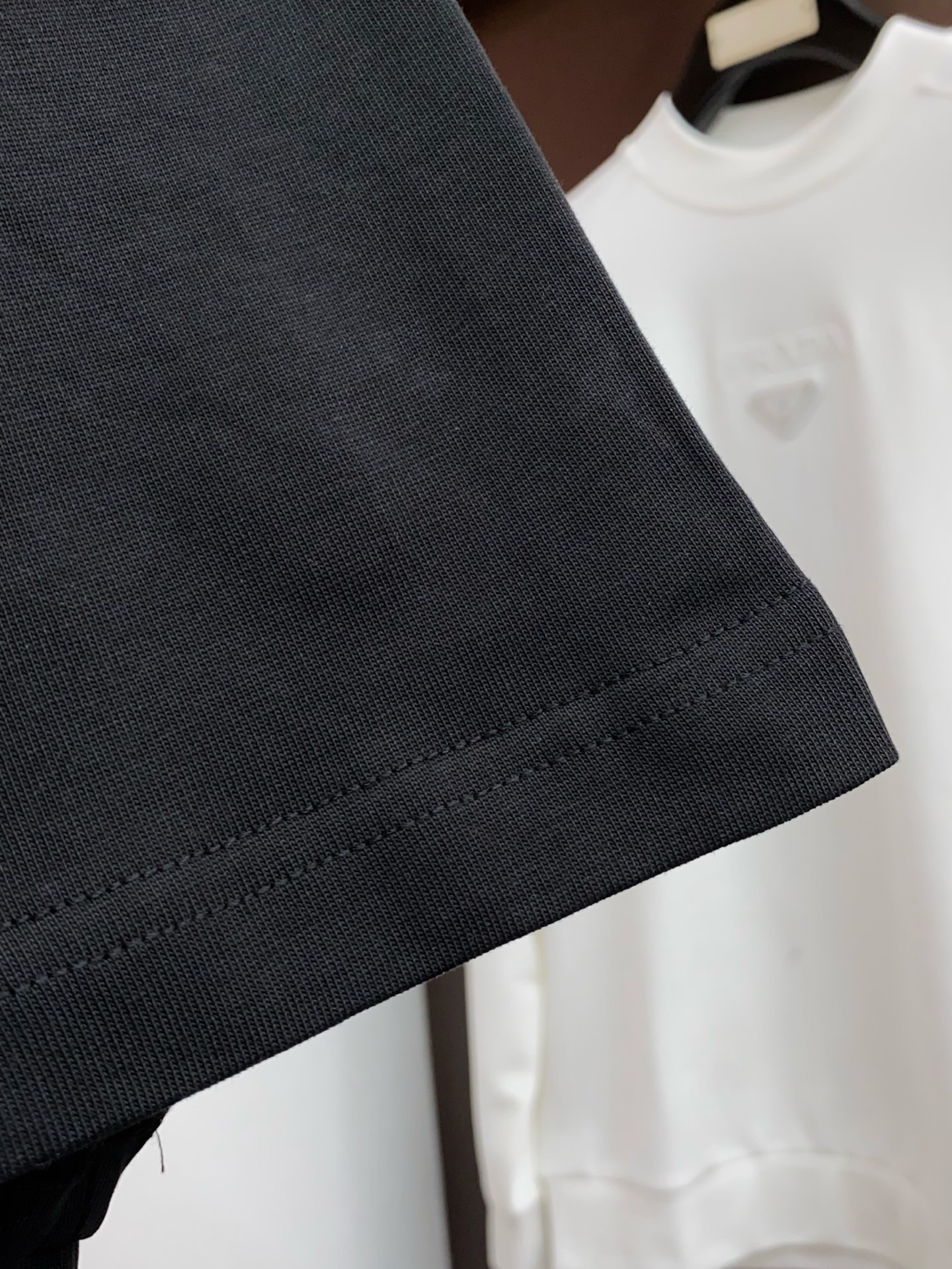 。🩵1v路易威登 26SS春夏新款 纯棉质圆领短袖 男士基础款纯白专柜短袖T恤衫！贸易公司渠道稀出，同步