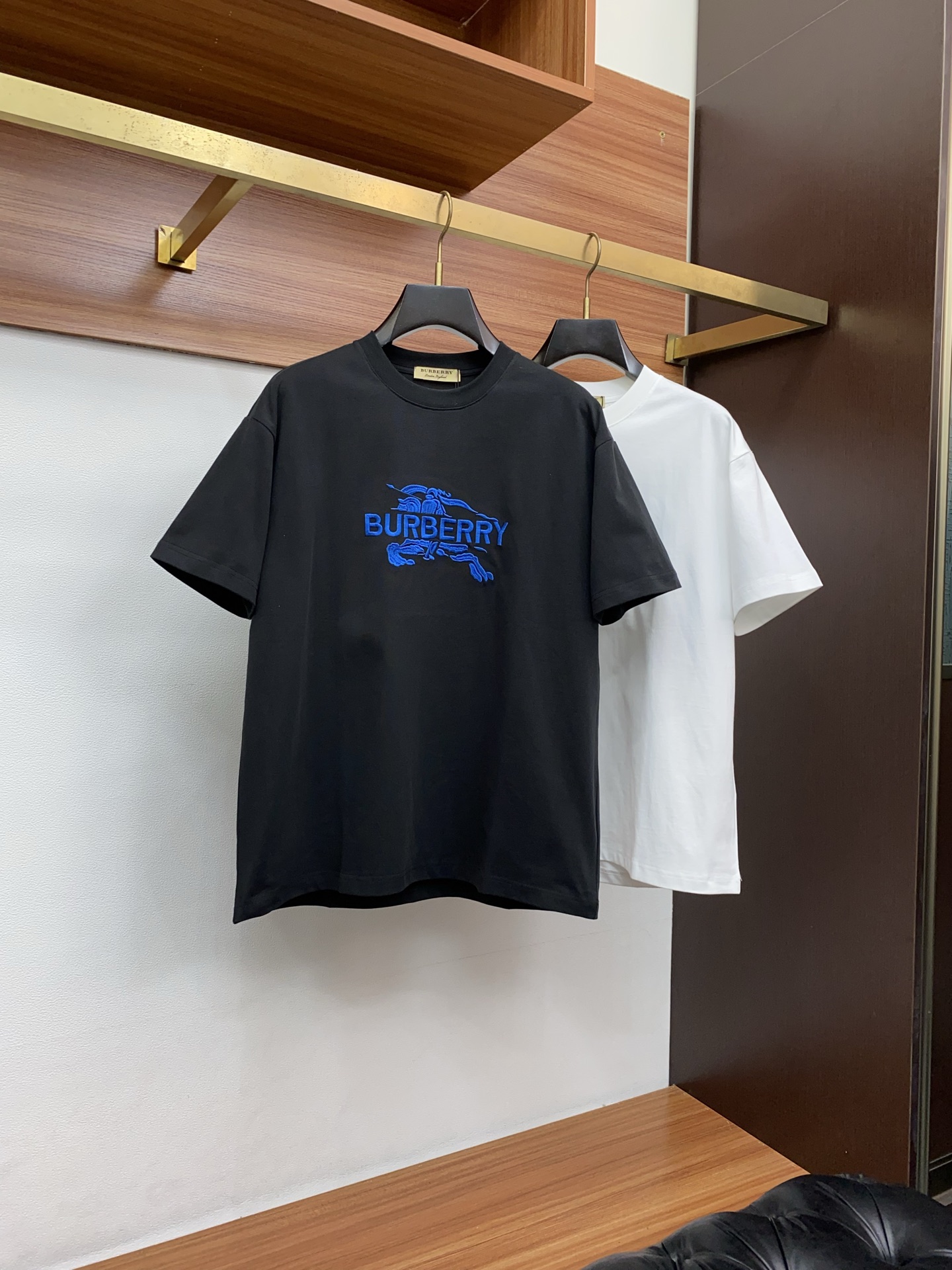 。🩵巴宝莉 26SS春夏新款 纯棉质圆领短袖 男士基础款纯白专柜短袖T恤衫！贸易公司渠道稀出，同步官网发