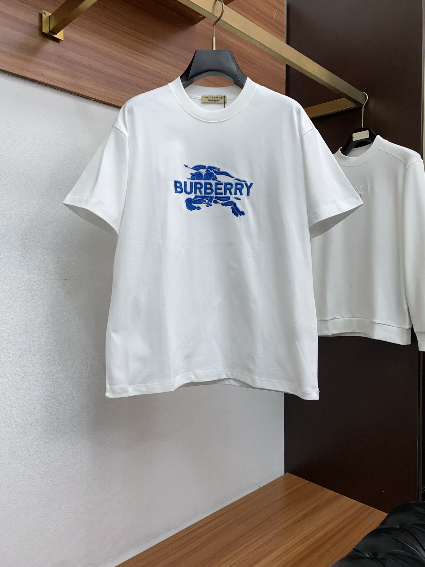 。🩵巴宝莉 26SS春夏新款 纯棉质圆领短袖 男士基础款纯白专柜短袖T恤衫！贸易公司渠道稀出，同步官网发