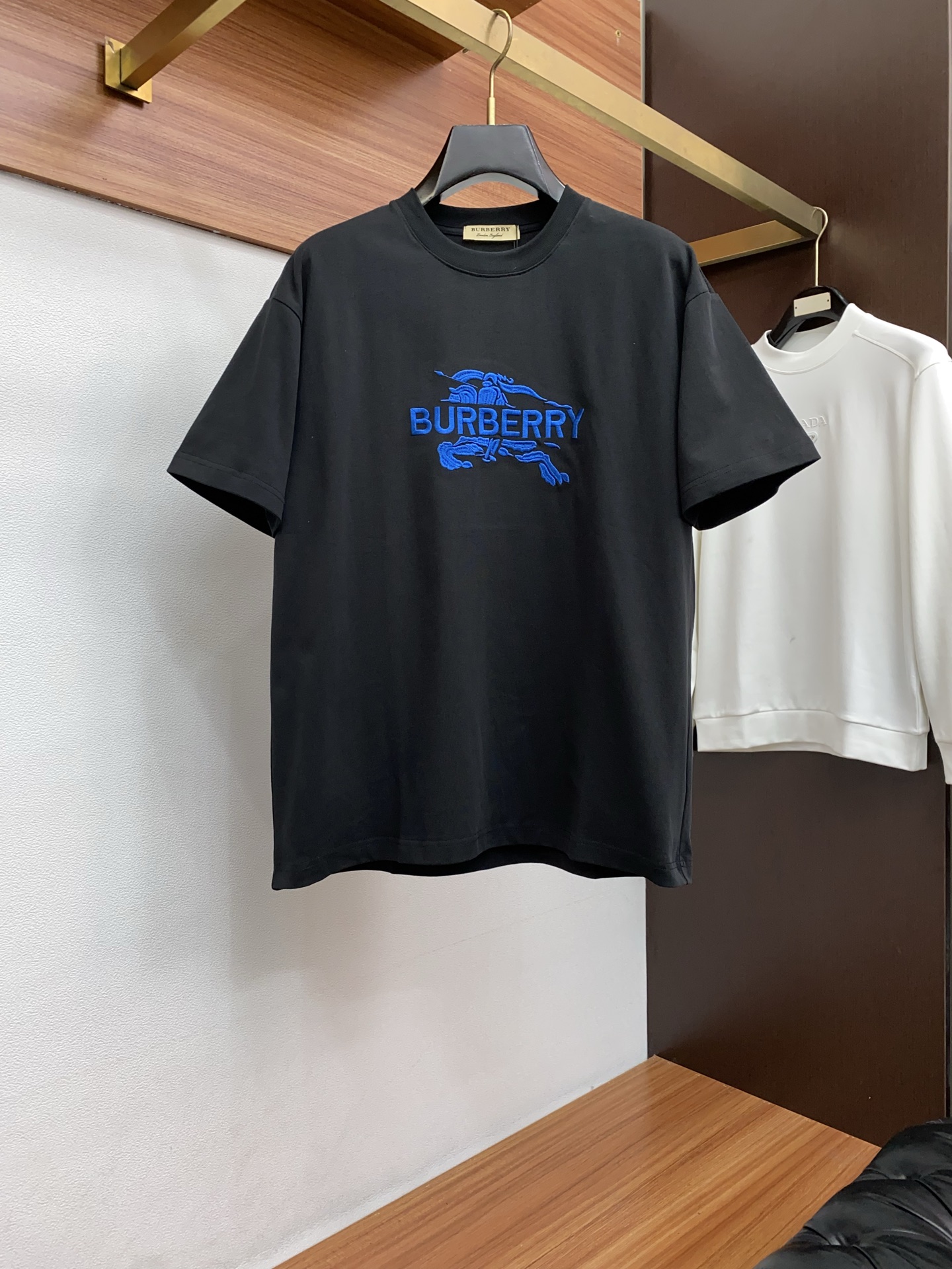 。🩵 巴宝莉 26SS春夏新款 纯棉质圆领短袖 男士基础款纯白专柜短袖T恤衫！贸易公司渠道稀出，同步官网