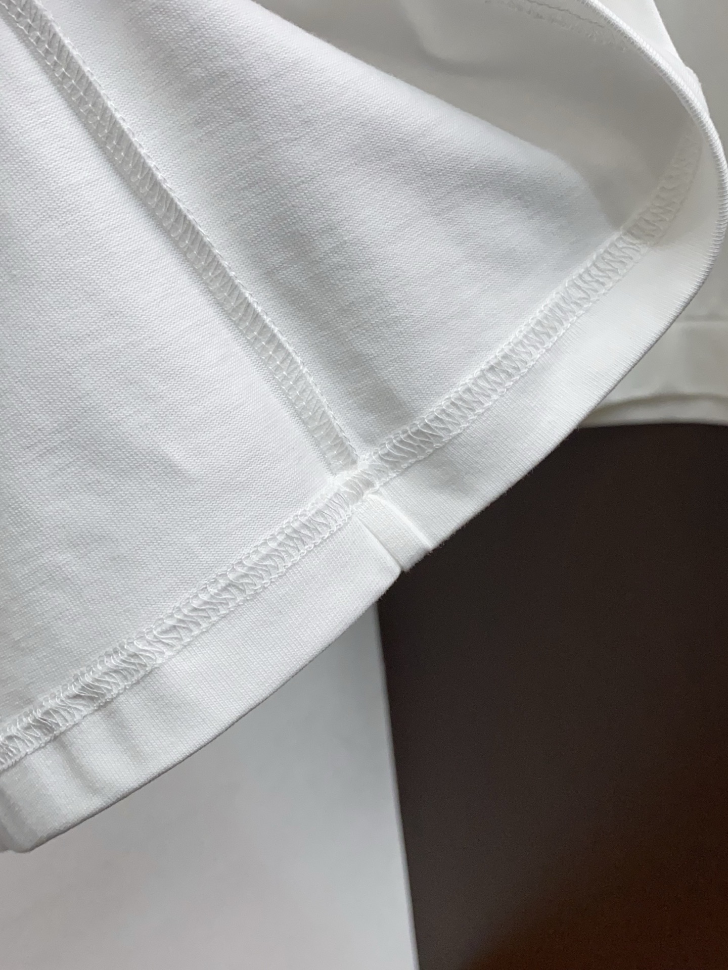 。🩵迪奥 26SS春夏新款 纯棉质圆领短袖 男士基础款纯白专柜短袖T恤衫！贸易公司渠道稀出，同步官网发售