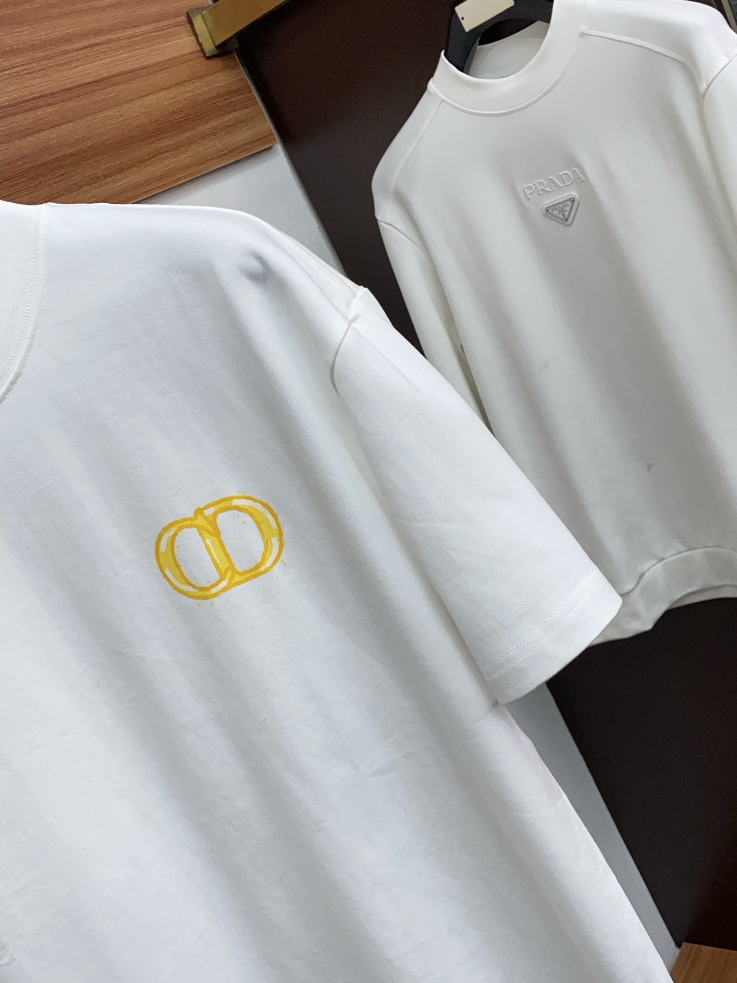 。🩵迪奥 26SS春夏新款 纯棉质圆领短袖 男士基础款纯白专柜短袖T恤衫！贸易公司渠道稀出，同步官网发售