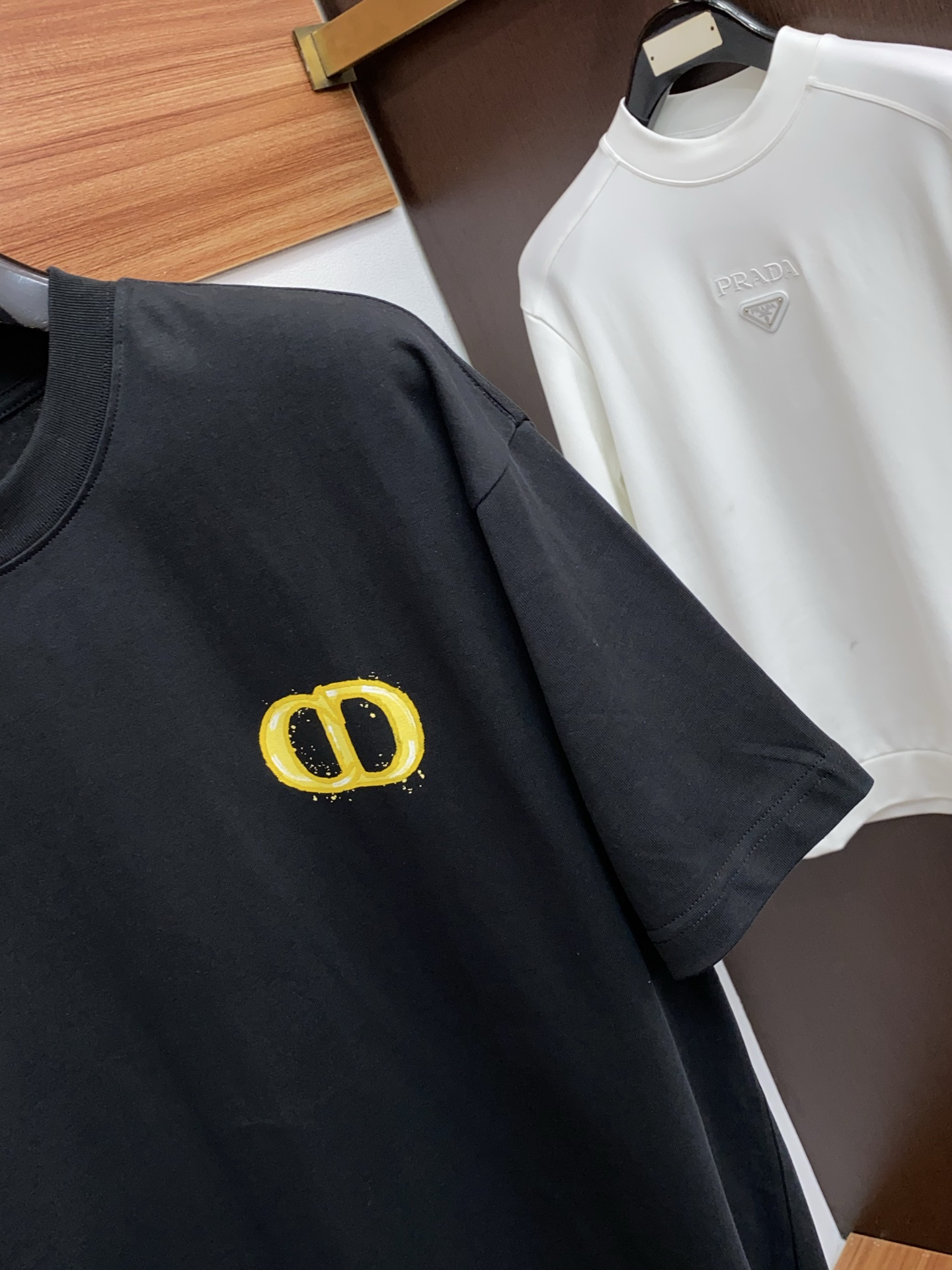 。🩵 迪奥 26SS春夏新款 纯棉质圆领短袖 男士基础款纯白专柜短袖T恤衫！贸易公司渠道稀出，同步官网发