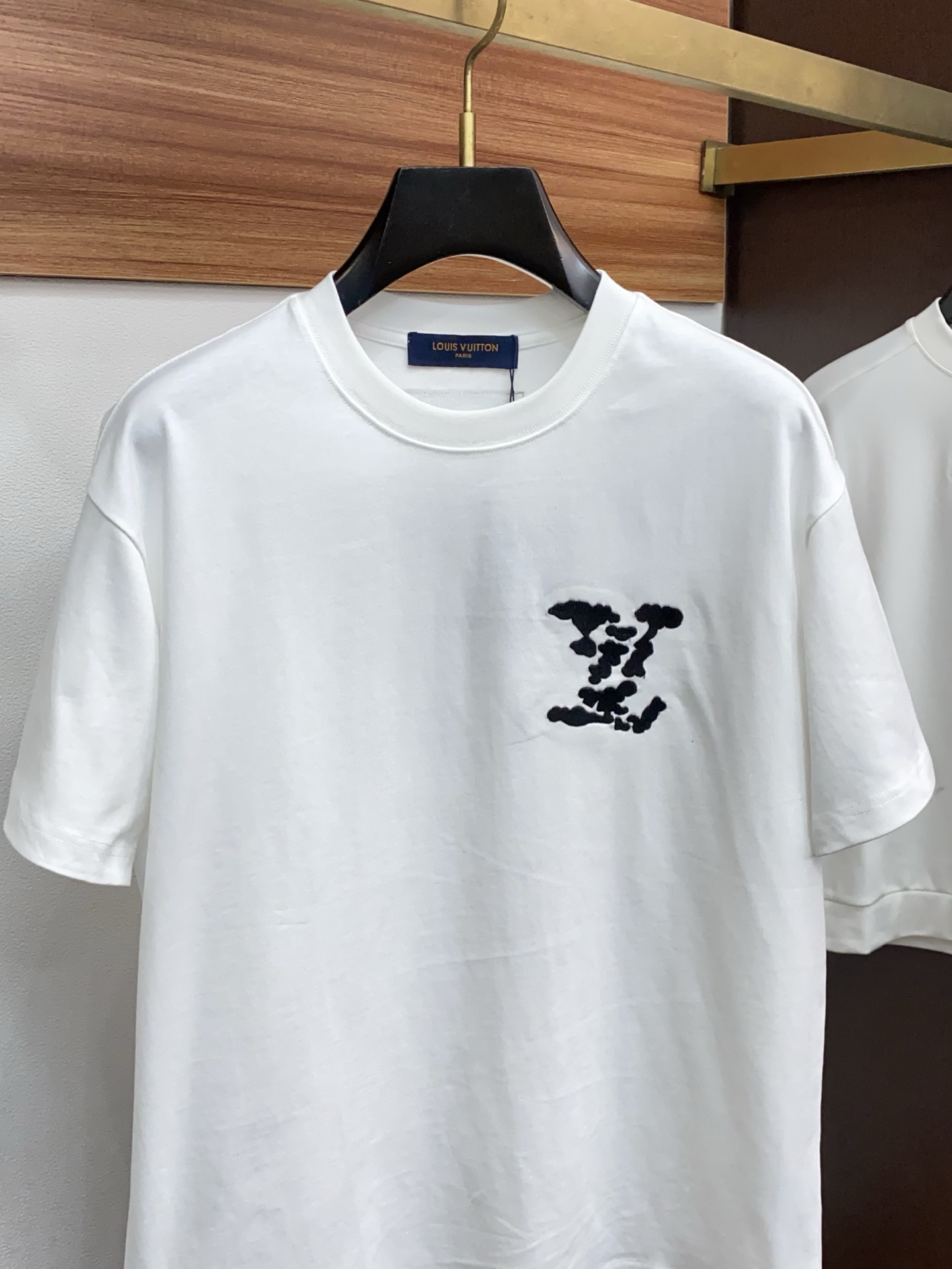 。🩵 1v路易威登 26SS春夏新款 纯棉质圆领短袖 男士基础款纯白专柜短袖T恤衫！贸易公司渠道稀出，同