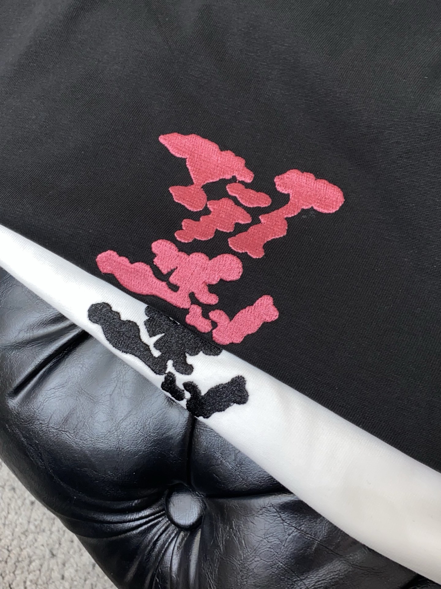 。🩵 1v路易威登 26SS春夏新款 纯棉质圆领短袖 男士基础款纯白专柜短袖T恤衫！贸易公司渠道稀出，同